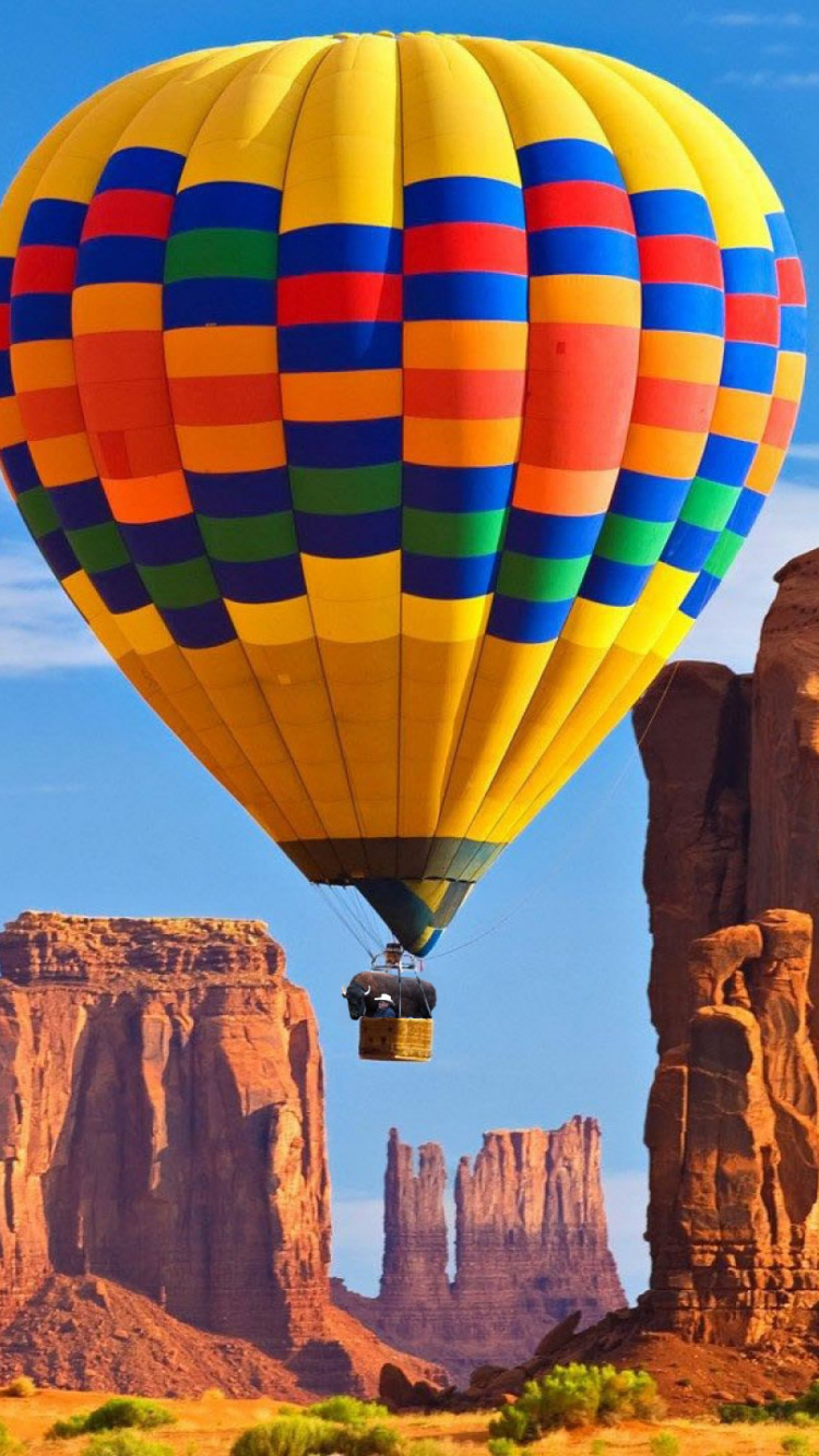 Montgolfière Jaune Bleu et Rouge. Wallpaper in 750x1334 Resolution