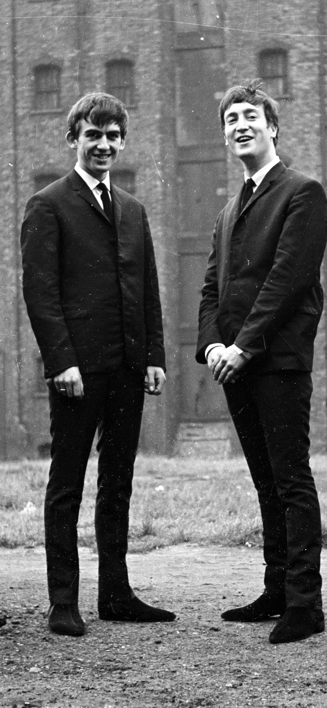 Die Beatles, Stehend, Anzug, Film, Mensch. Wallpaper in 1125x2436 Resolution