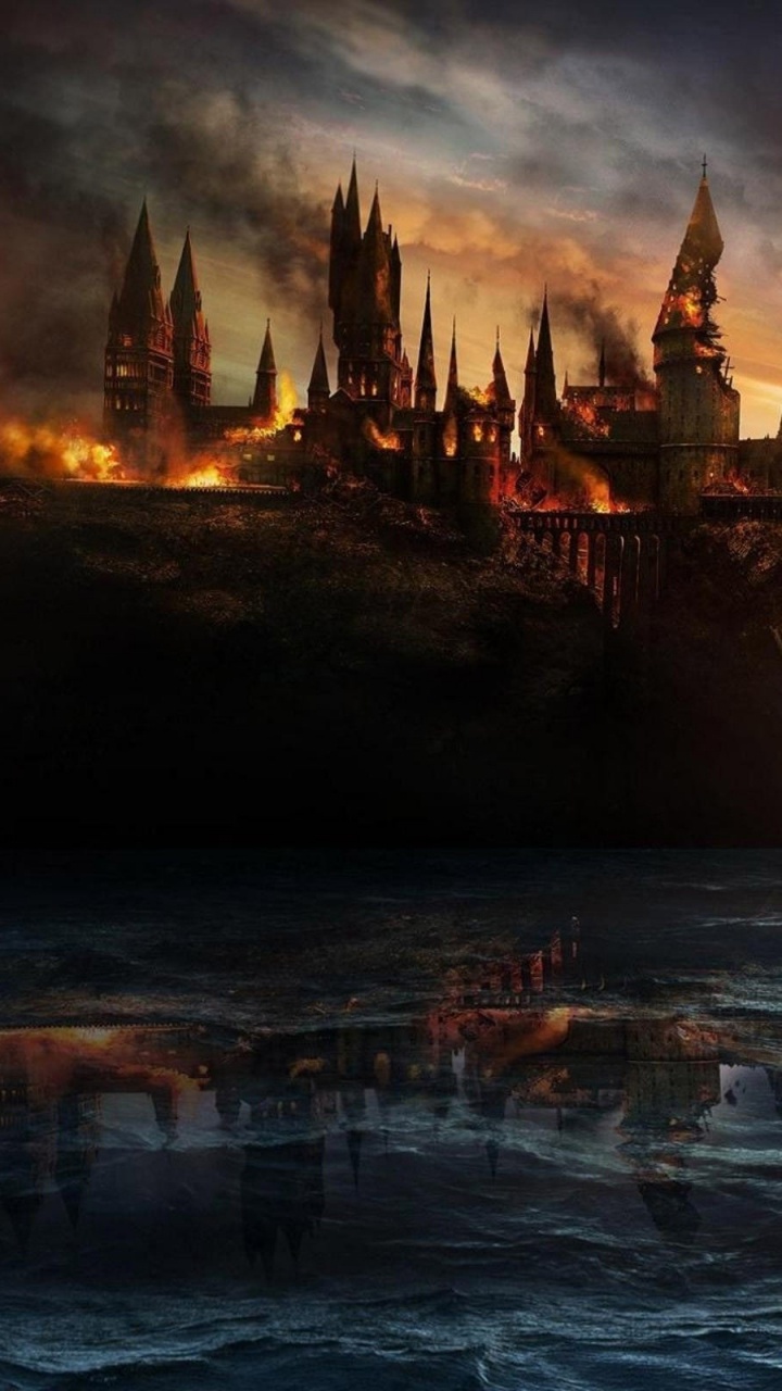 Château au Sommet D'une Montagne Près D'un Plan D'eau. Wallpaper in 720x1280 Resolution