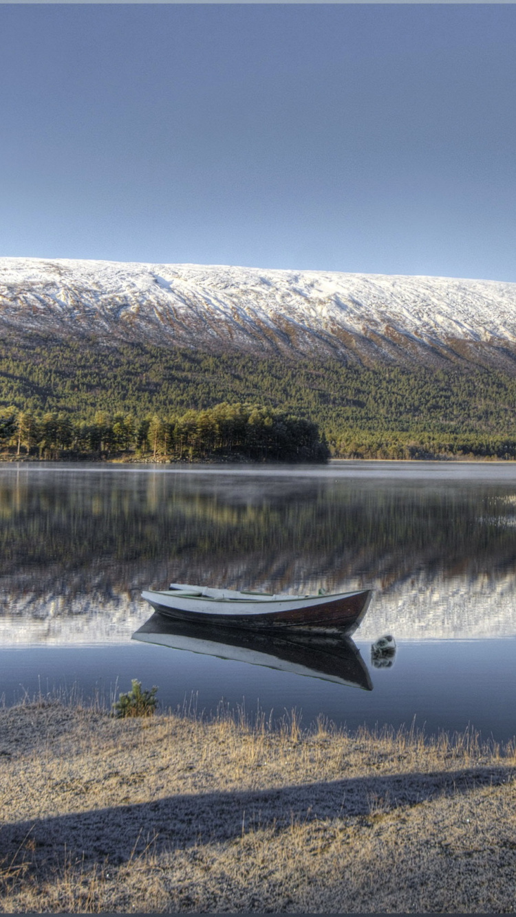 White Boat on Lake During Daytime. Wallpaper in 750x1334 Resolution