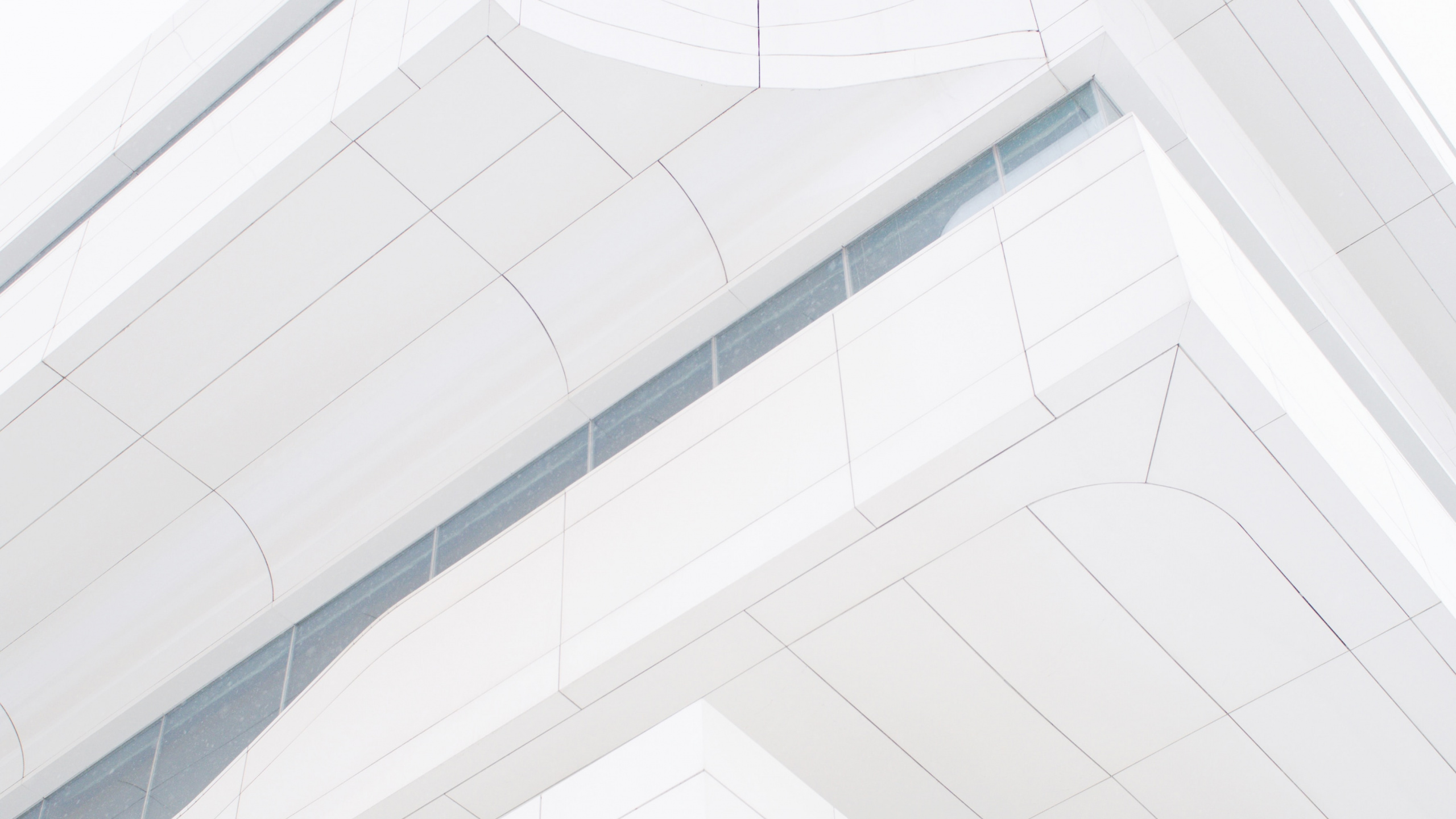 Weißes Betongebäude Tagsüber. Wallpaper in 2560x1440 Resolution