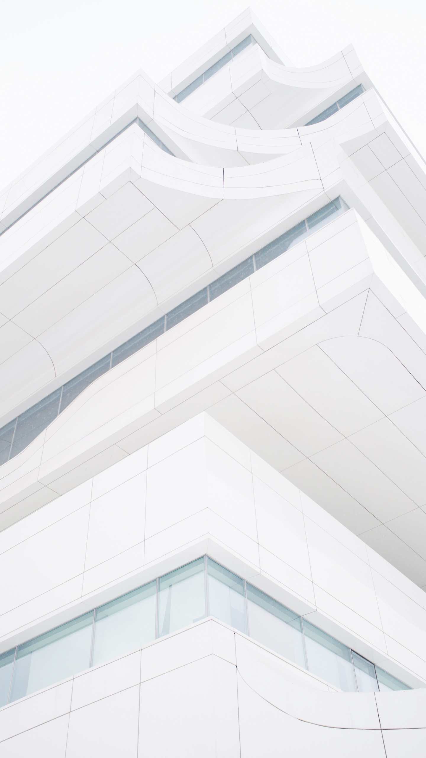 Edificio de Hormigón Blanco Durante el Día. Wallpaper in 1440x2560 Resolution