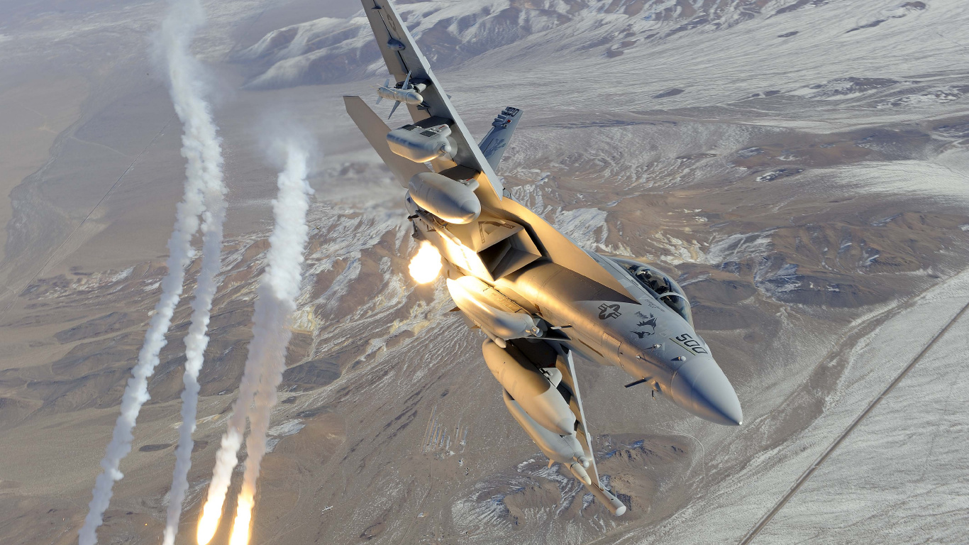 Gray Fighter Jet on Snow Covered Ground During Daytime. Wallpaper in 1366x768 Resolution