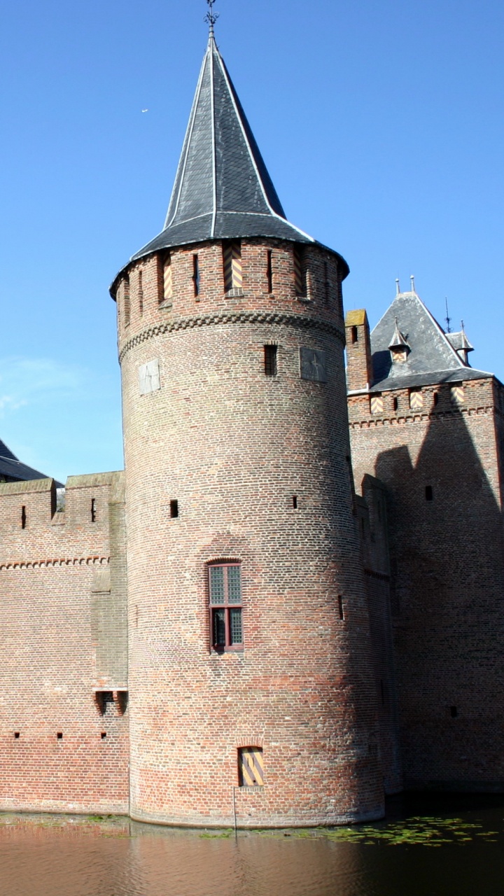Château en Béton Gris Sous Ciel Bleu Pendant la Journée. Wallpaper in 720x1280 Resolution