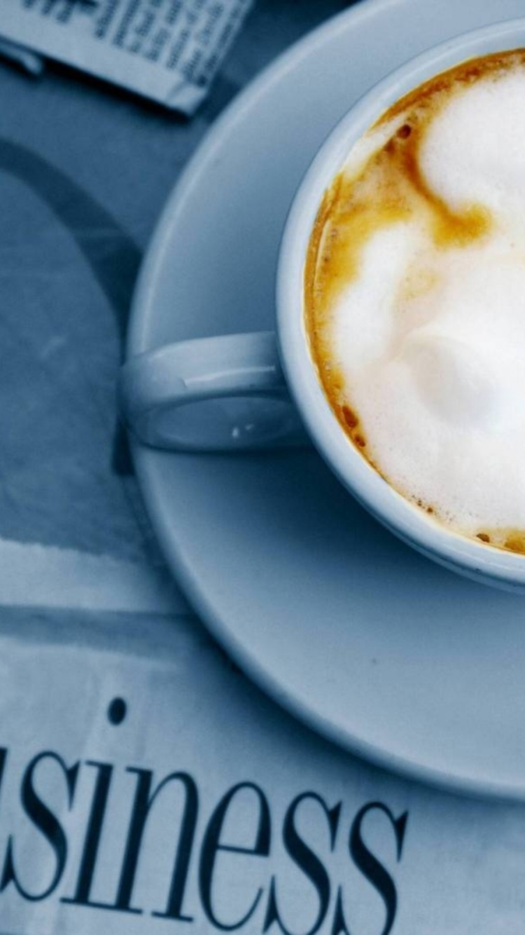 Taza de Cerámica Blanca Con Café. Wallpaper in 750x1334 Resolution