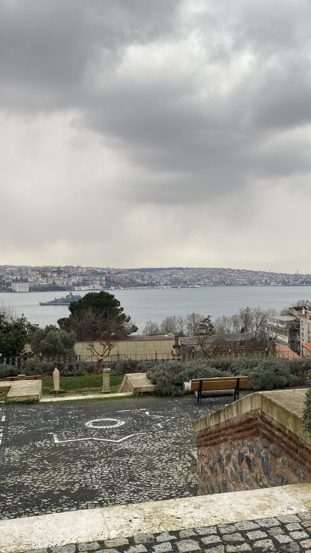 Cloud, Wasser, Baum, Gebäude, Street Light. Wallpaper in 1080x1920 Resolution