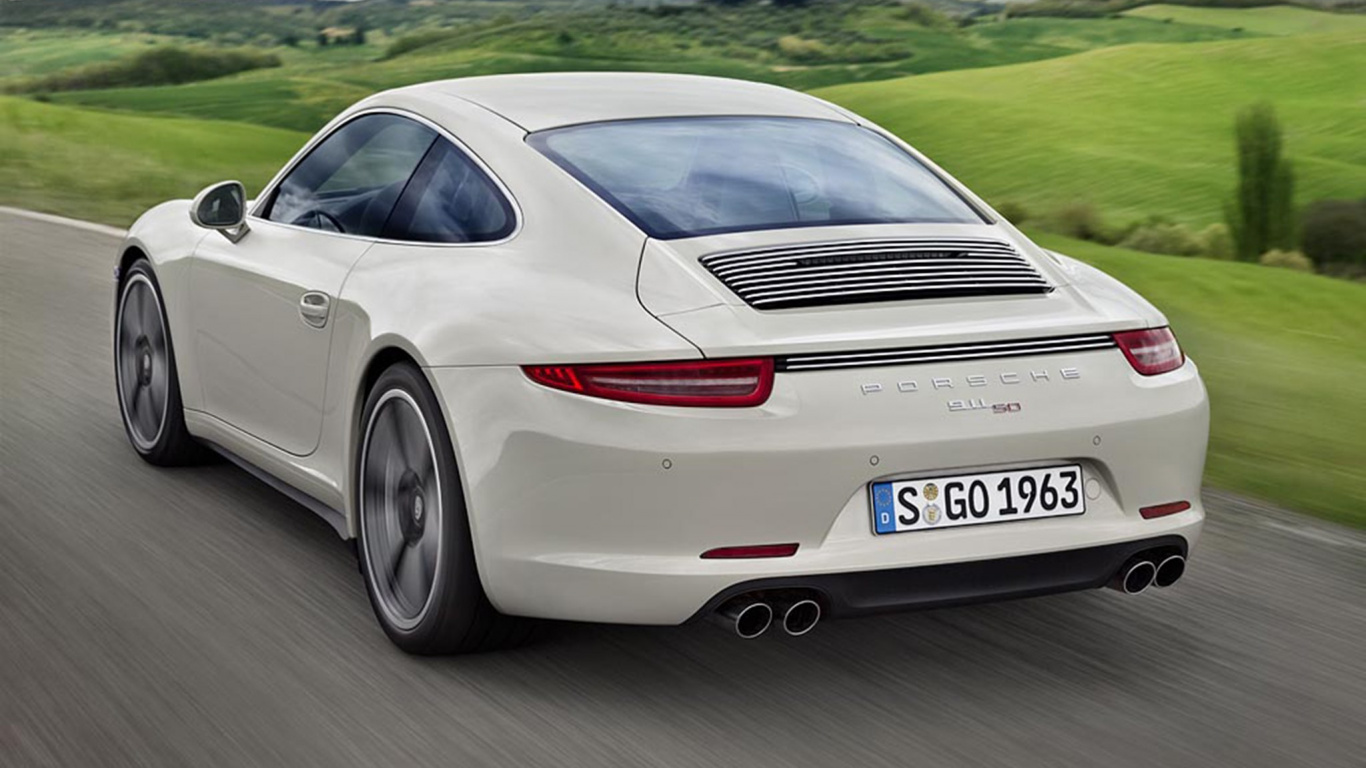 Weißer Bmw m 3 Tagsüber Unterwegs. Wallpaper in 1366x768 Resolution