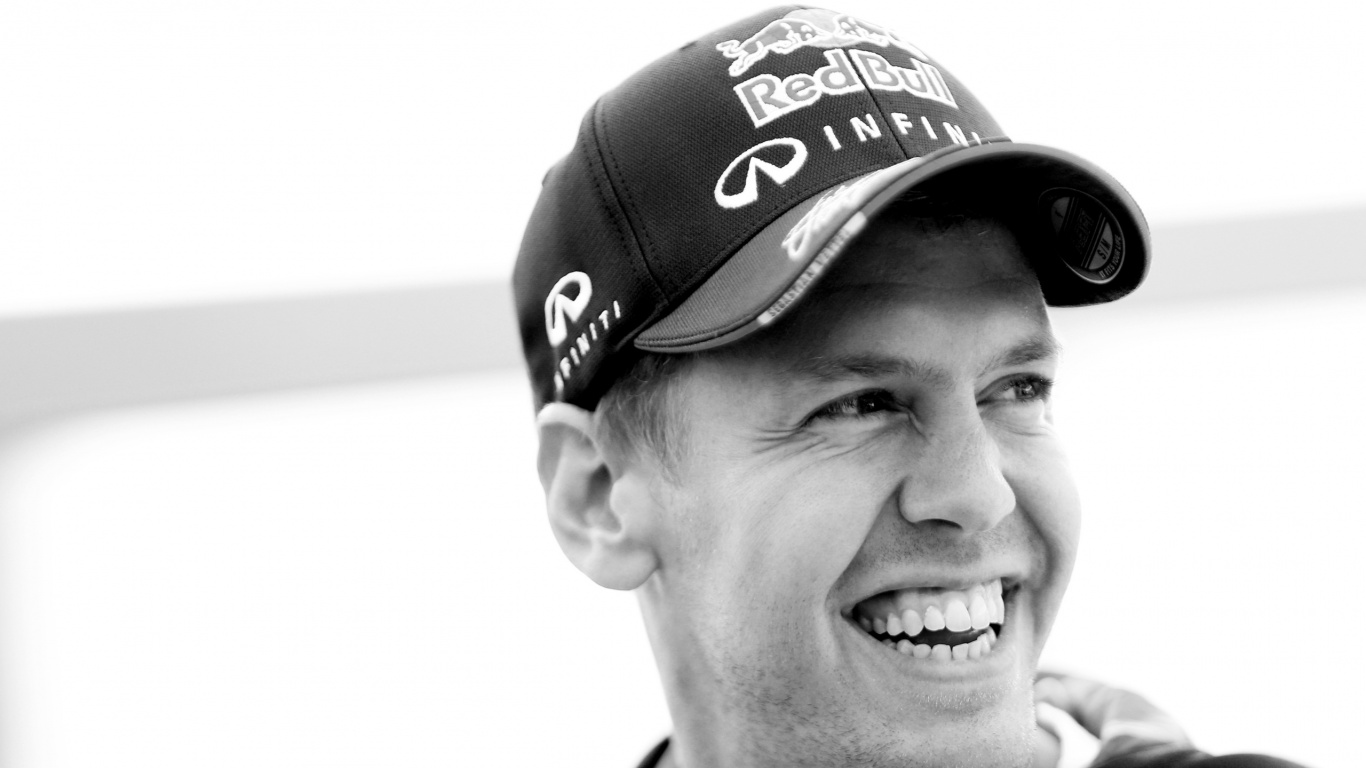 Coiffures, Sourire, Menton, Auto Racing, Casque de Vélo. Wallpaper in 1366x768 Resolution