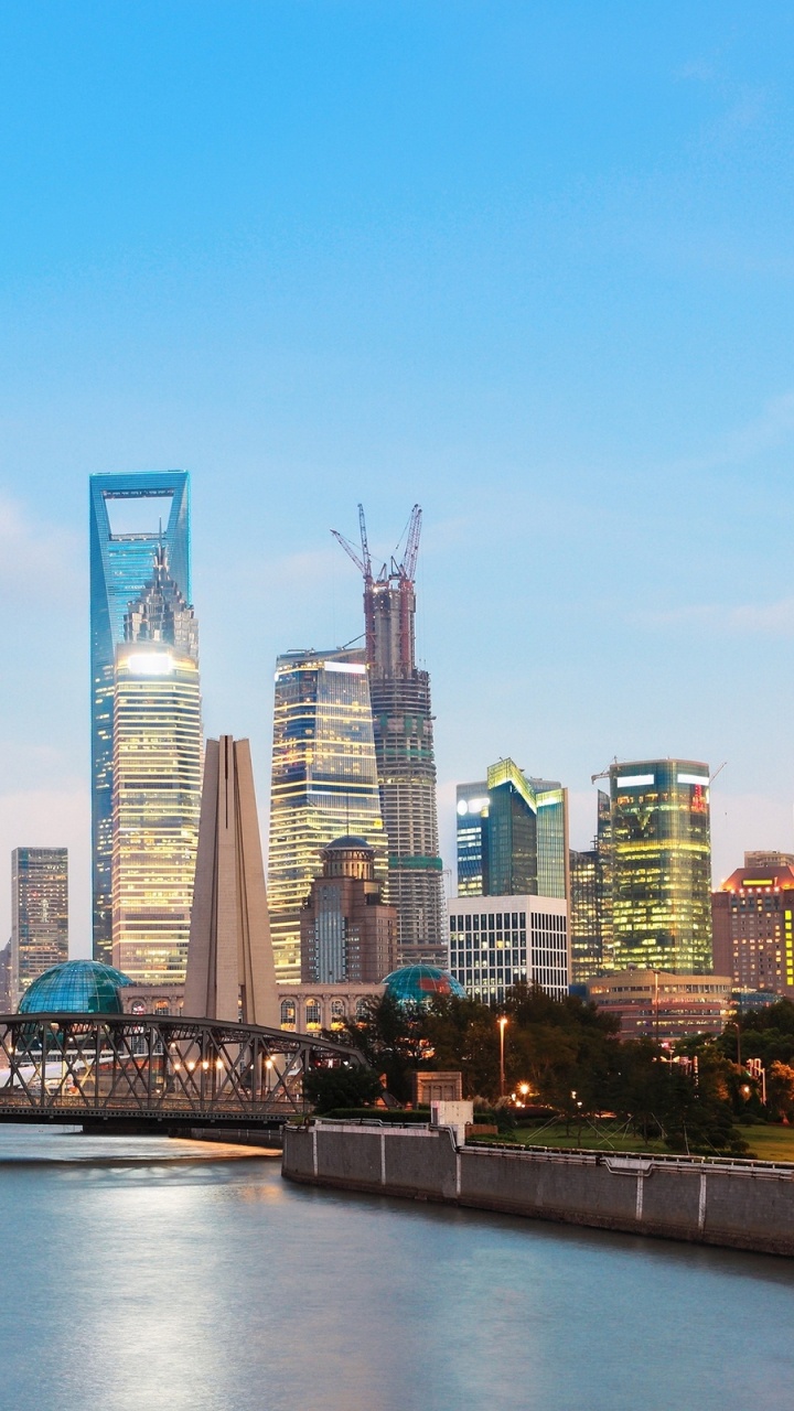 Horizonte de la Ciudad Durante la Noche. Wallpaper in 720x1280 Resolution