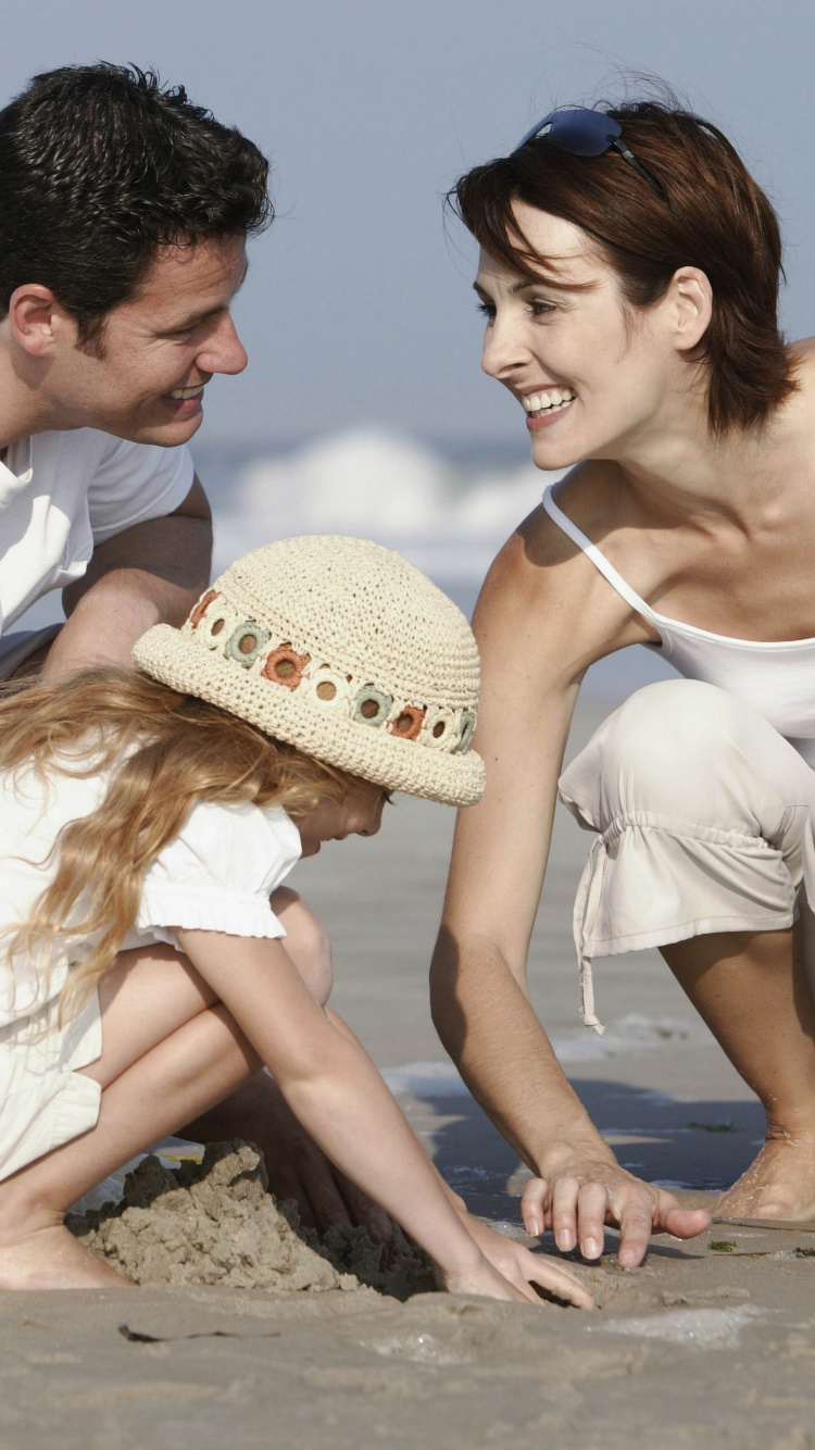 Fun, Vacation, Family, Sand, Child. Wallpaper in 750x1334 Resolution