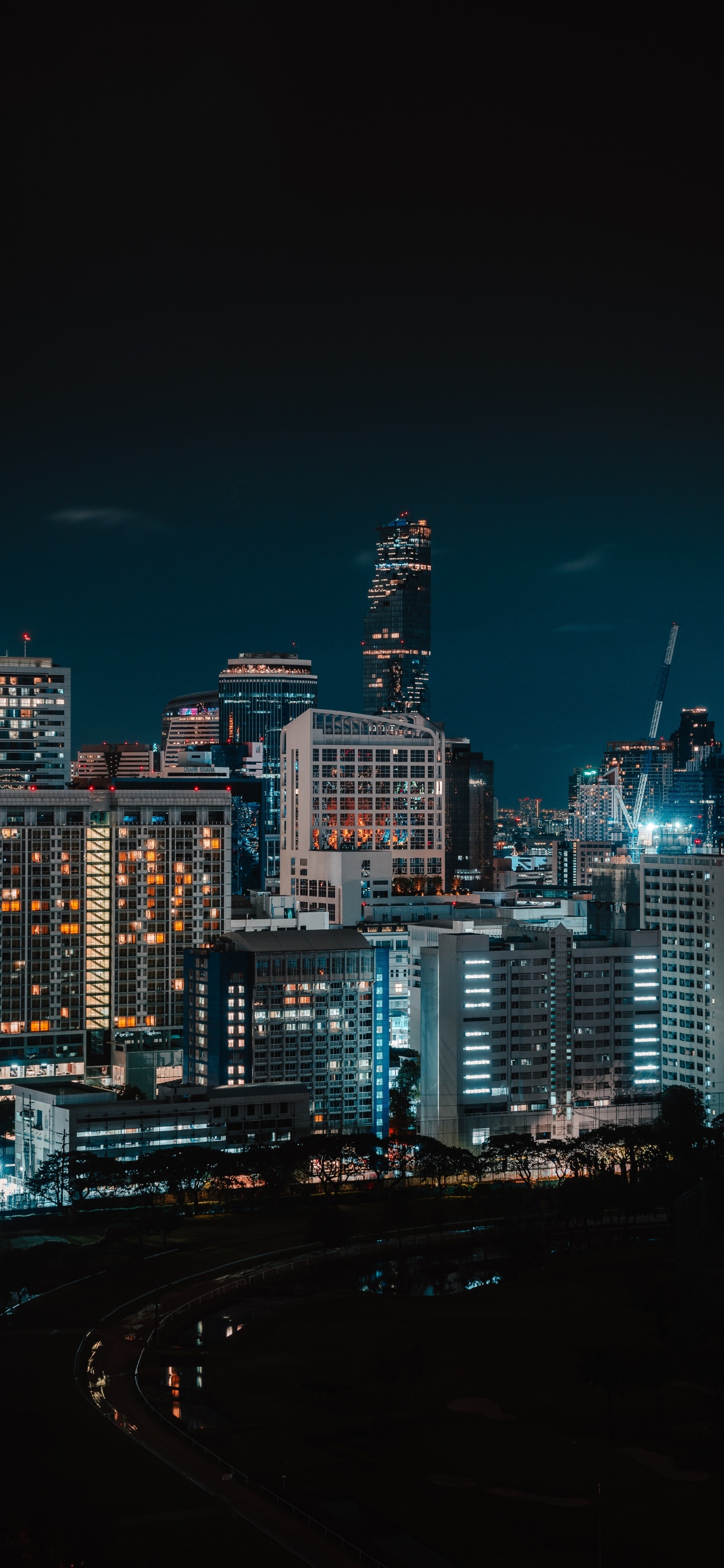 Skyline Der Stadt Bei Nacht Night. Wallpaper in 1242x2688 Resolution