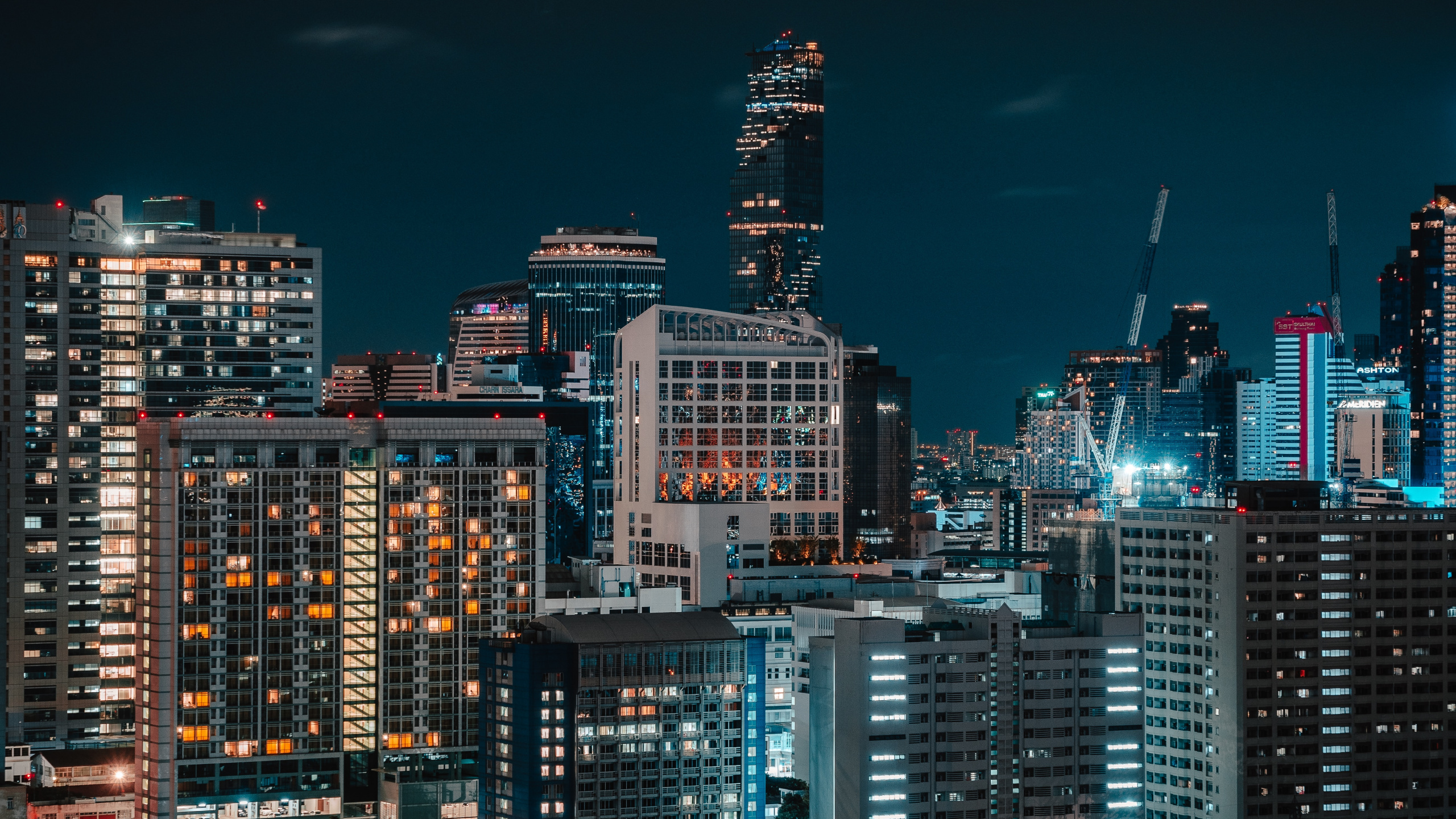 Horizon de la Ville Pendant la Nuit. Wallpaper in 2560x1440 Resolution