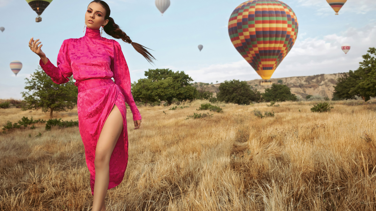 Woman in Purple Dress Holding Hot Air Balloon. Wallpaper in 1280x720 Resolution