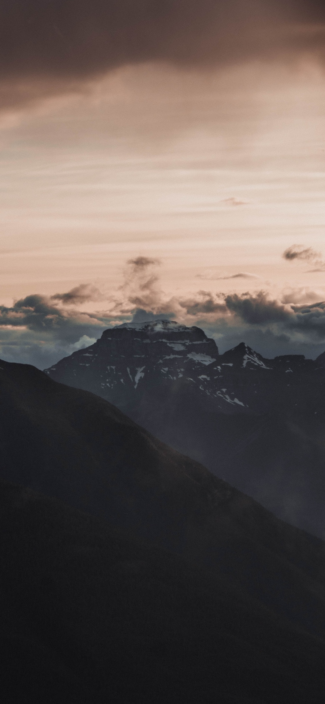 Crête, Mount Scenery, Gamme de Montagne, Atmosphère, Brouillard. Wallpaper in 1125x2436 Resolution