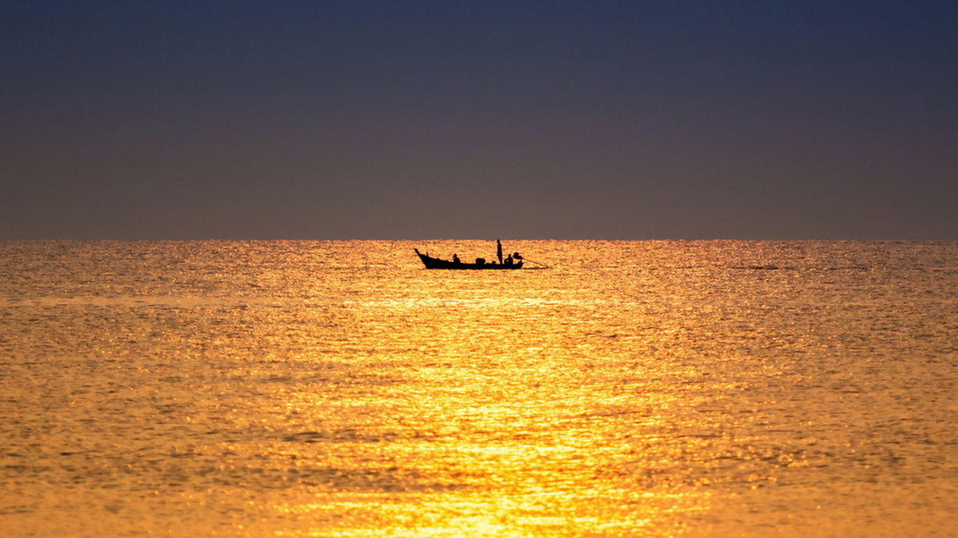 Barco Solitario en el Mar, Mar, Barco, Oceano, Agua. Wallpaper in 1366x768 Resolution