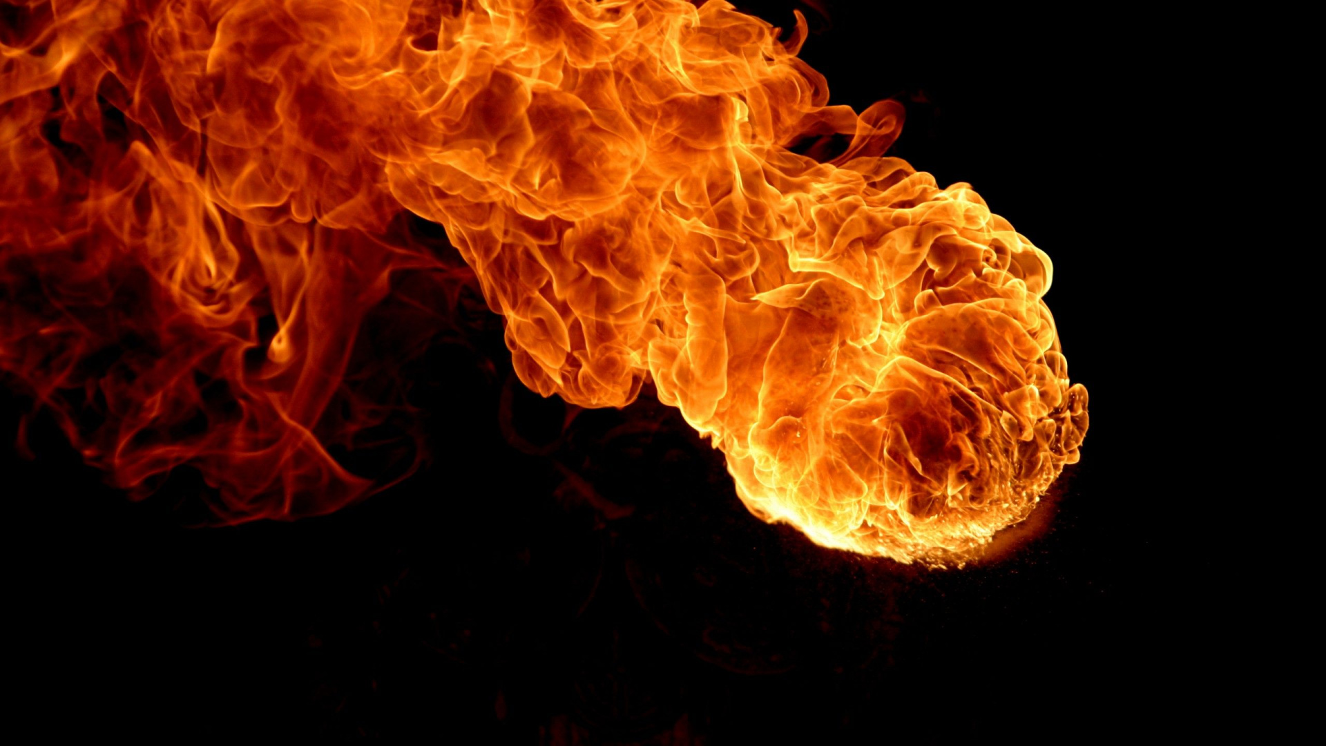 Fuego Naranja en Fondo Negro. Wallpaper in 1920x1080 Resolution
