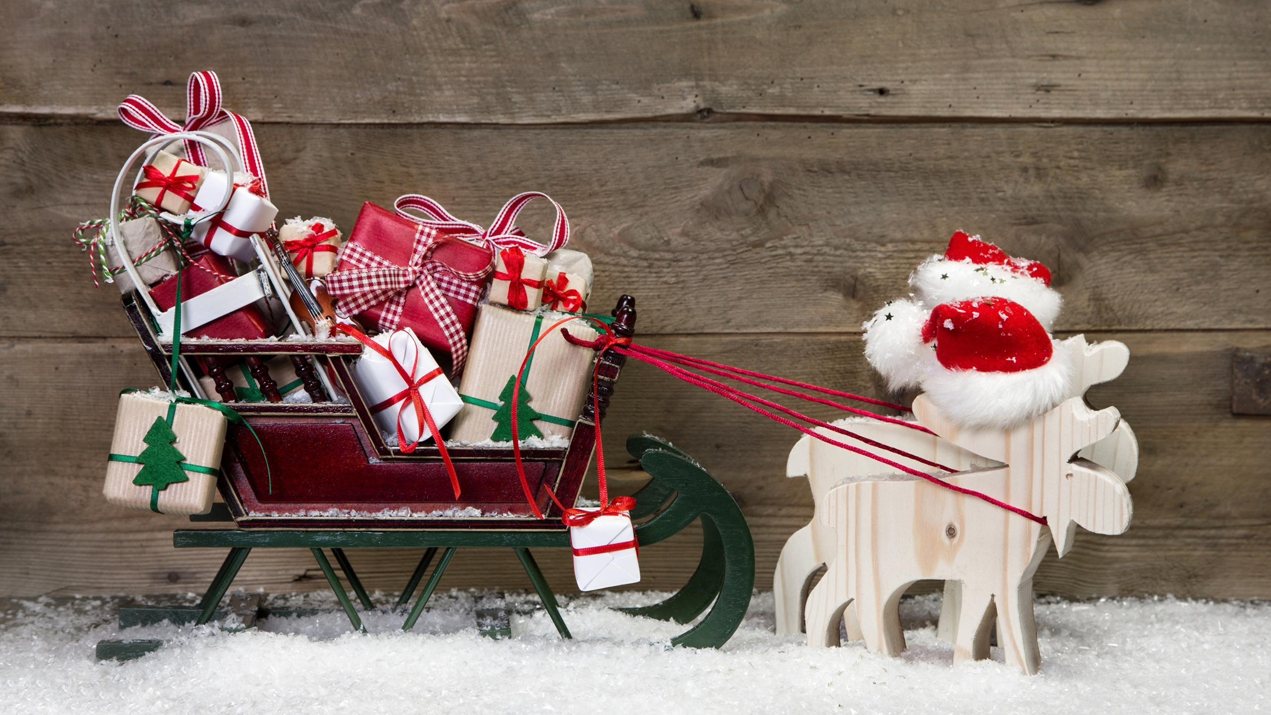 Weihnachtsmann, Weihnachtsdekoration, Ded Moroz, Rentier, Christmas Ornament. Wallpaper in 2560x1440 Resolution