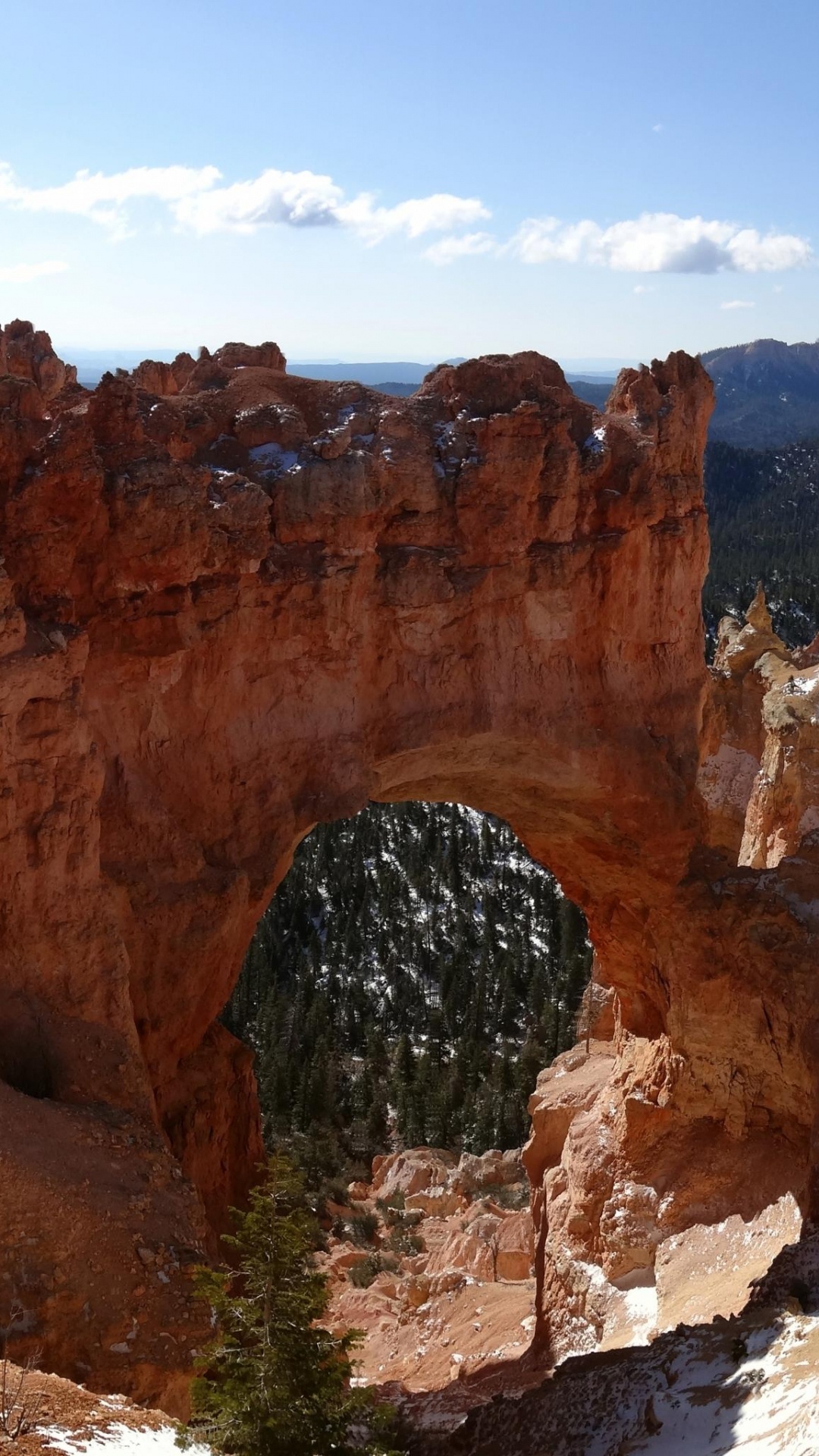 Formación de Roca Marrón Bajo un Cielo Azul Durante el Día. Wallpaper in 1080x1920 Resolution