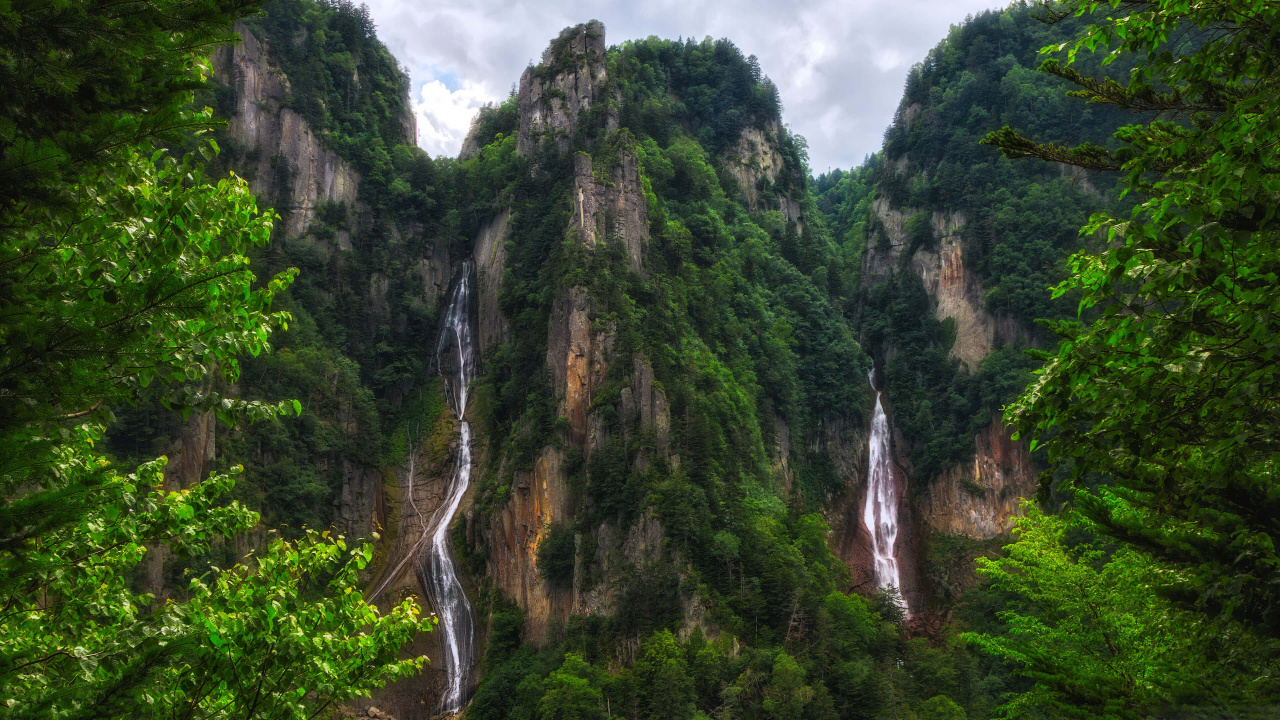 Waterfalls in The Middle of The Forest. Wallpaper in 1280x720 Resolution