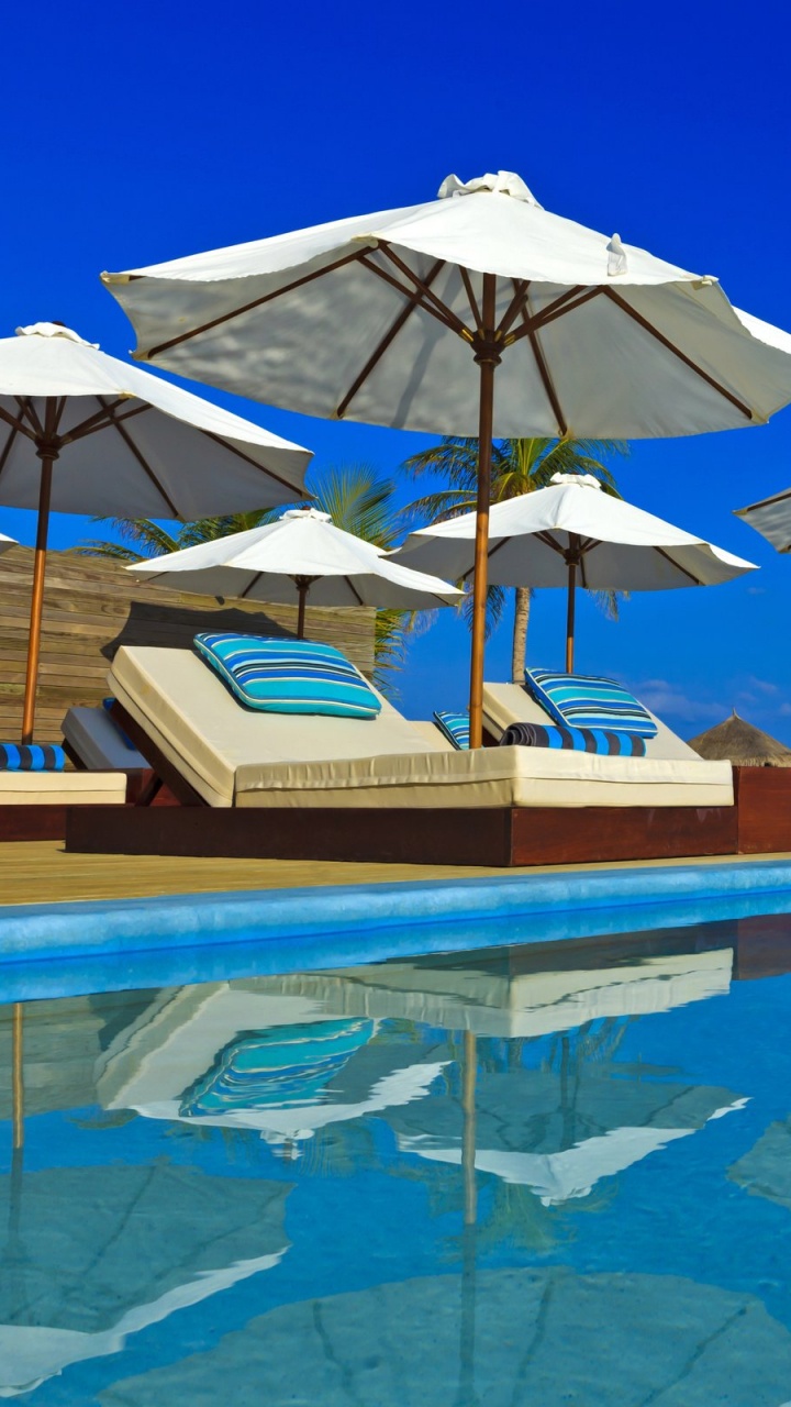 Brown and White Umbrella on Blue Water. Wallpaper in 720x1280 Resolution