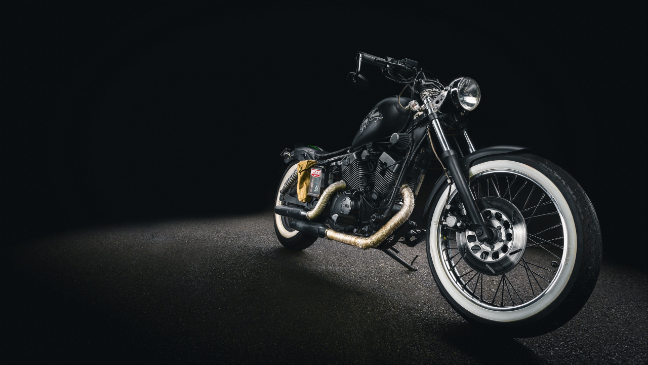 Motocicleta Cruiser Negra y Plateada. Wallpaper in 1280x720 Resolution