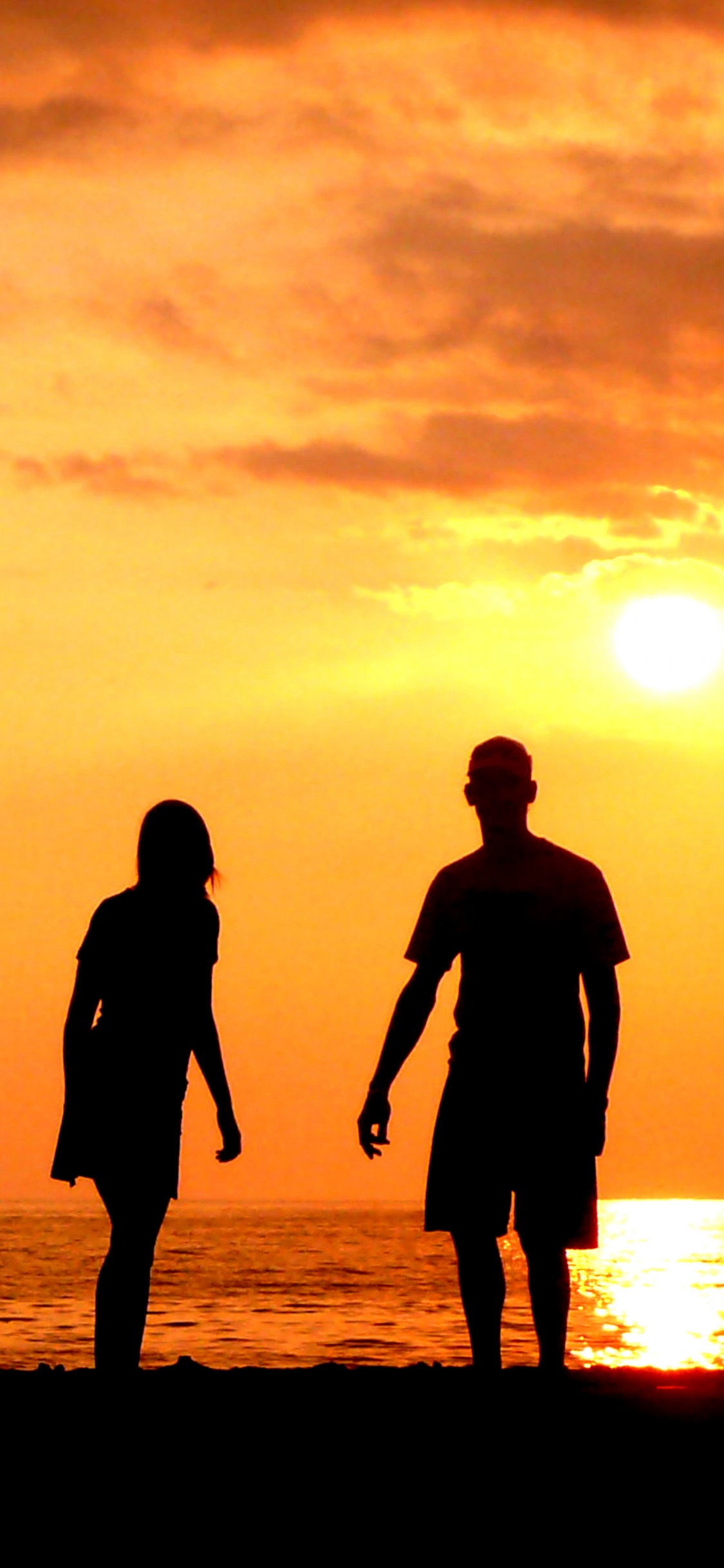 Disco Volador Estilo Libre, Silueta, Diversión, Puesta, Mañana. Wallpaper in 1125x2436 Resolution