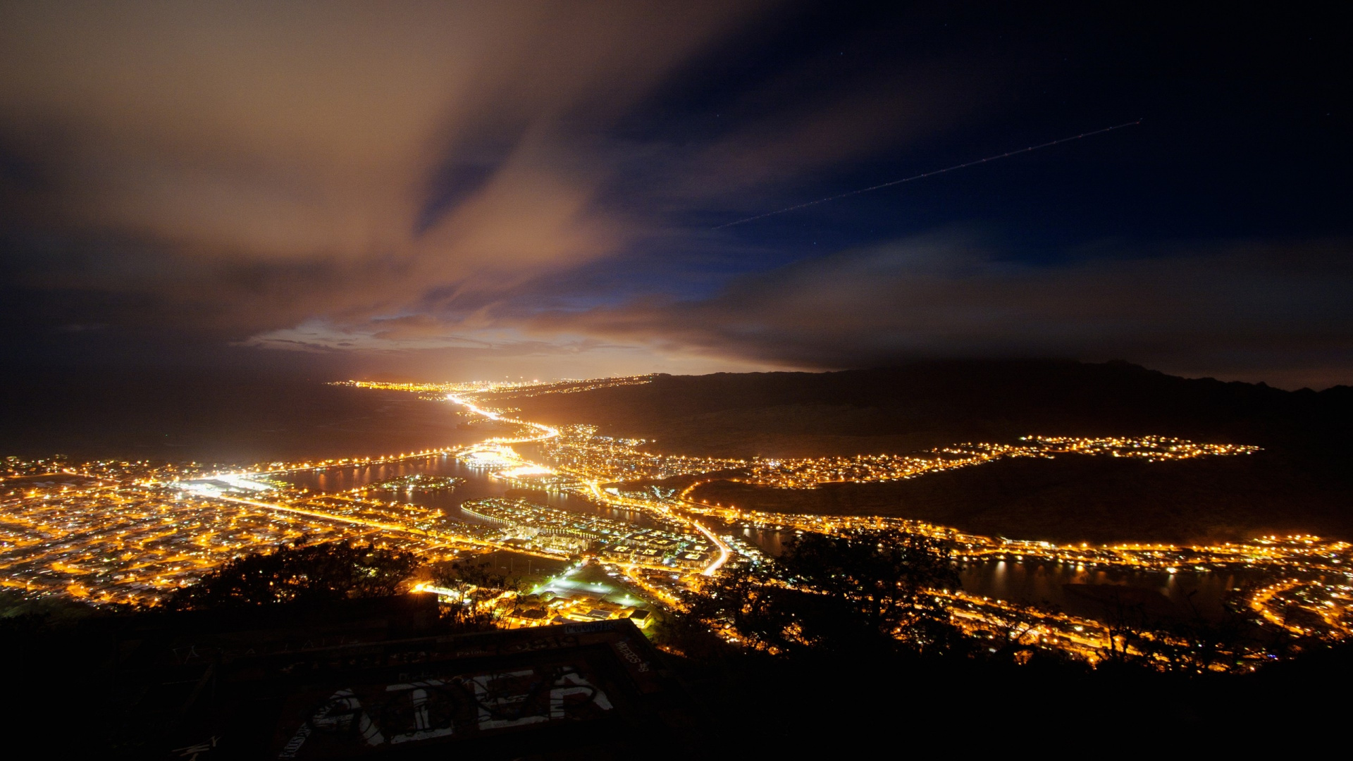Stadt Mit Hochhäusern Während Der Nacht. Wallpaper in 1920x1080 Resolution