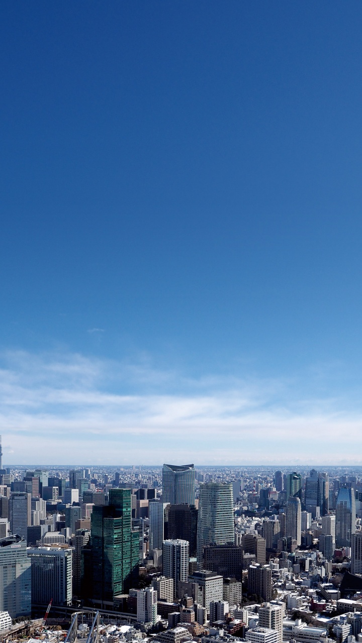 Bâtiments de la Ville Sous Ciel Bleu Pendant la Journée. Wallpaper in 720x1280 Resolution