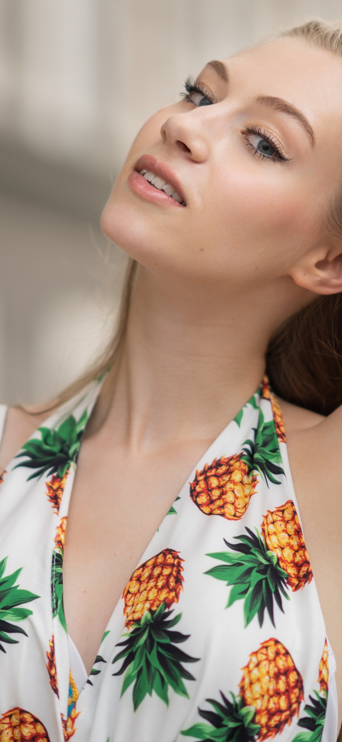 en Nuestras Mentes, Articulación, Piel, Sonrisa, Brazo. Wallpaper in 1125x2436 Resolution