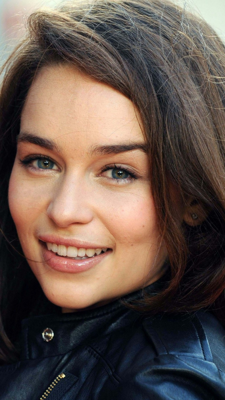 Emilia Clarke, Daenerys Targaryen, Actor, Peinado, Ceja. Wallpaper in 750x1334 Resolution