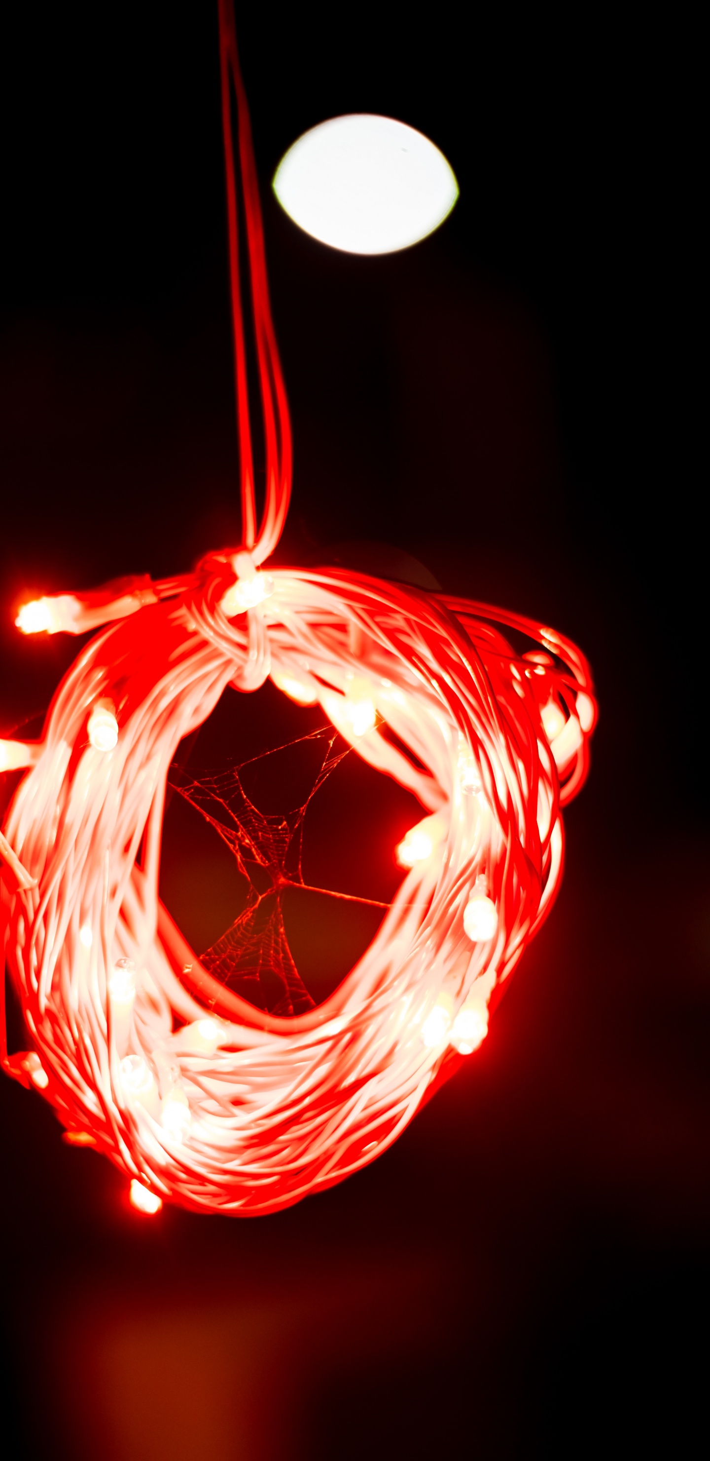 Luz Roja Sobre Fondo Negro. Wallpaper in 1440x2960 Resolution