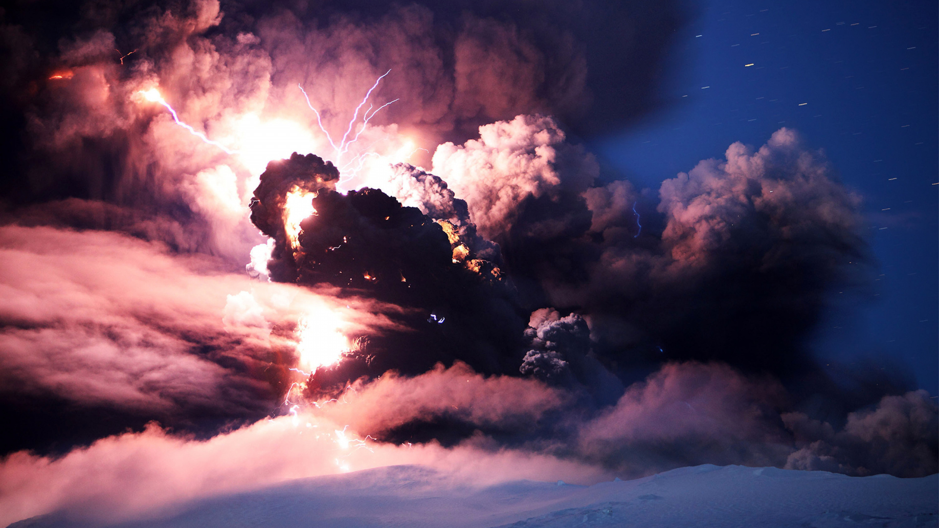 Coup de Foudre Sur Les Nuages Pendant la Nuit. Wallpaper in 1920x1080 Resolution