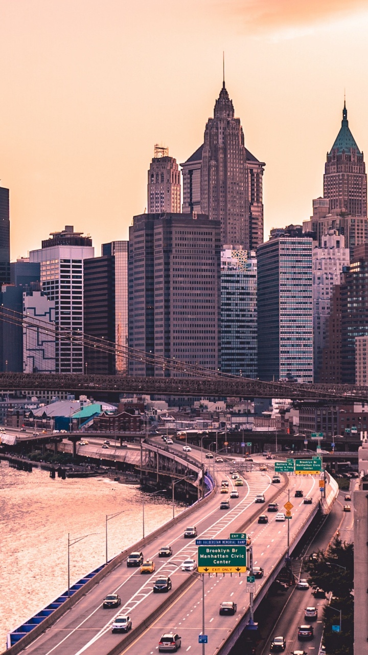 Edificios de la Ciudad Bajo el Cielo Blanco Durante el Día. Wallpaper in 720x1280 Resolution