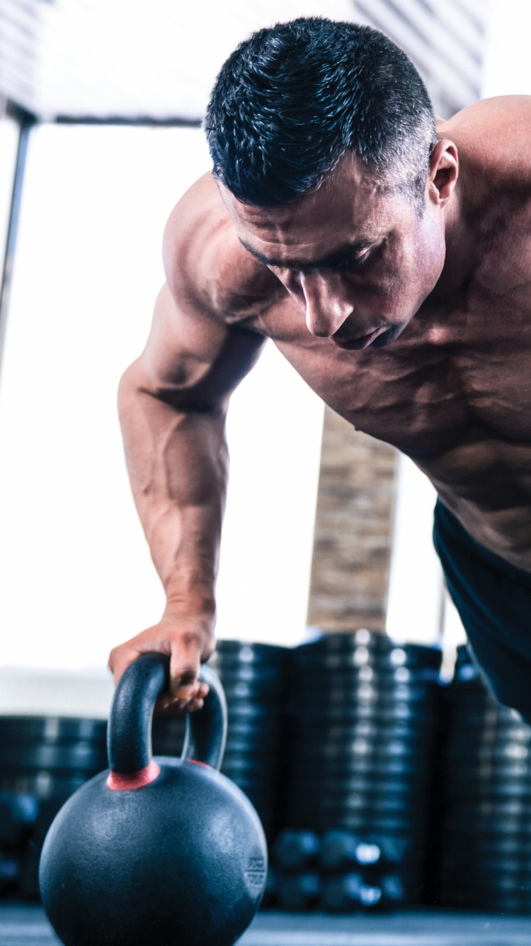 Mann in Schwarzem Tanktop Und Schwarzen Shorts Mit Schwarzer Kettlebell. Wallpaper in 750x1334 Resolution