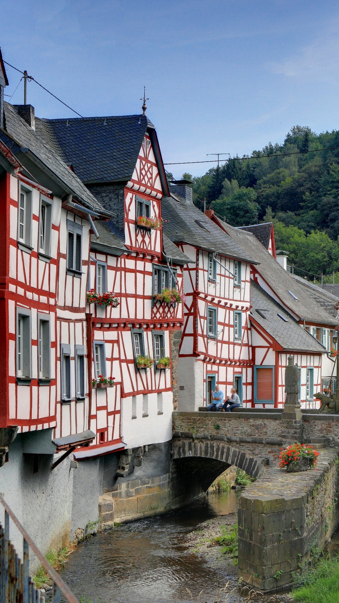 Red and White Concrete Houses Near River During Daytime. Wallpaper in 1080x1920 Resolution