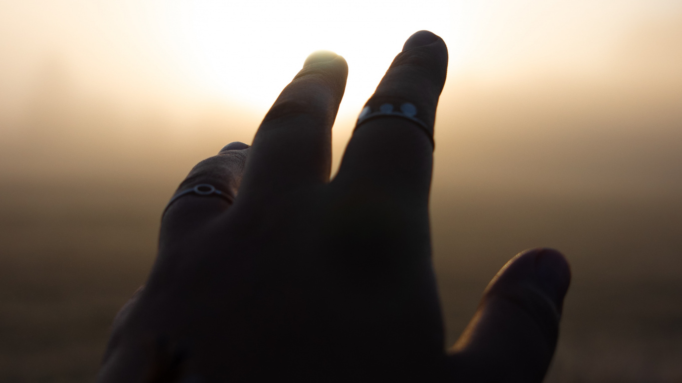 Persons Left Hand Doing Peace Sign. Wallpaper in 1366x768 Resolution