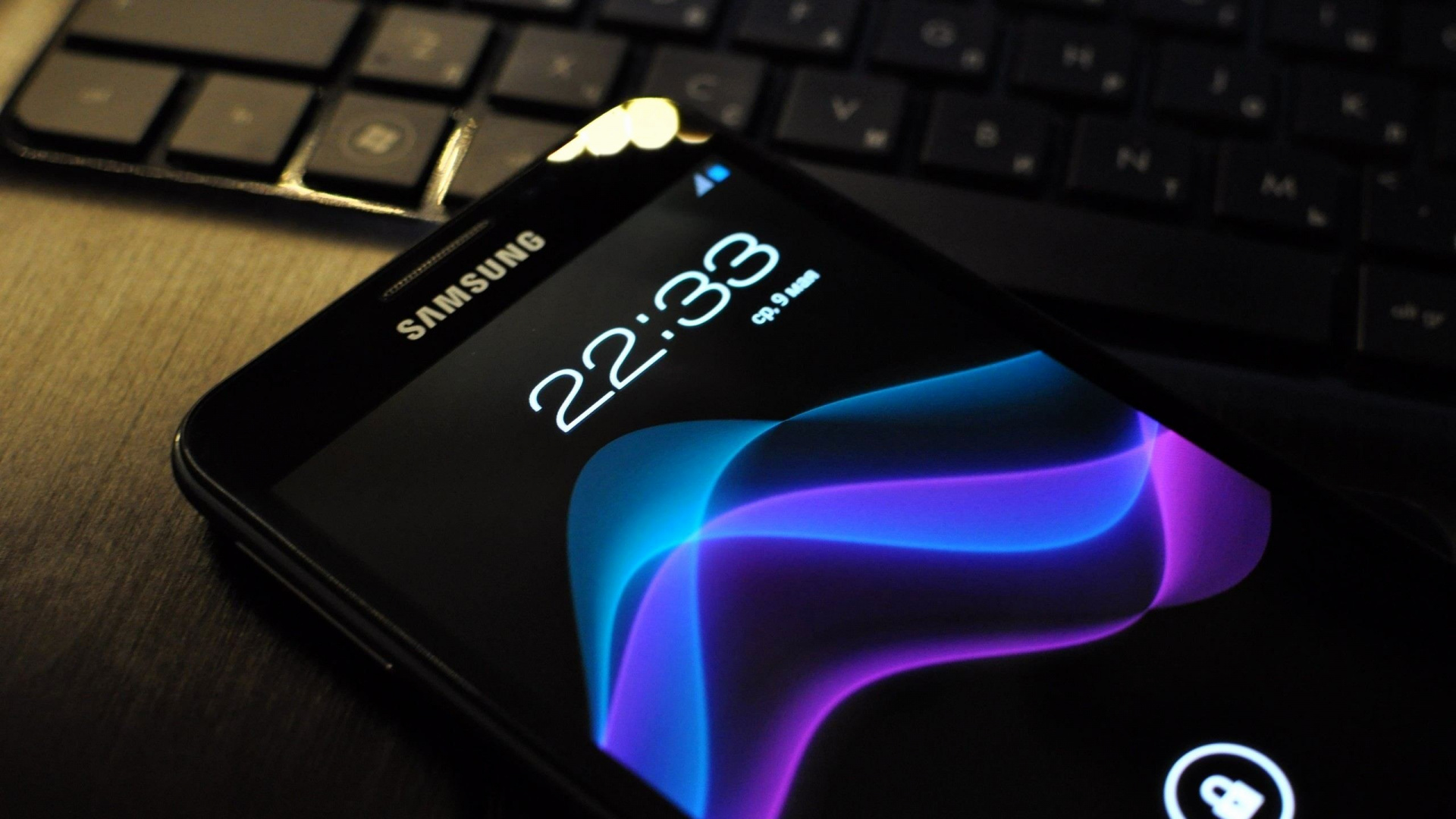 Smartphone Lenovo Negro en Ordenador Portátil Negro. Wallpaper in 1920x1080 Resolution