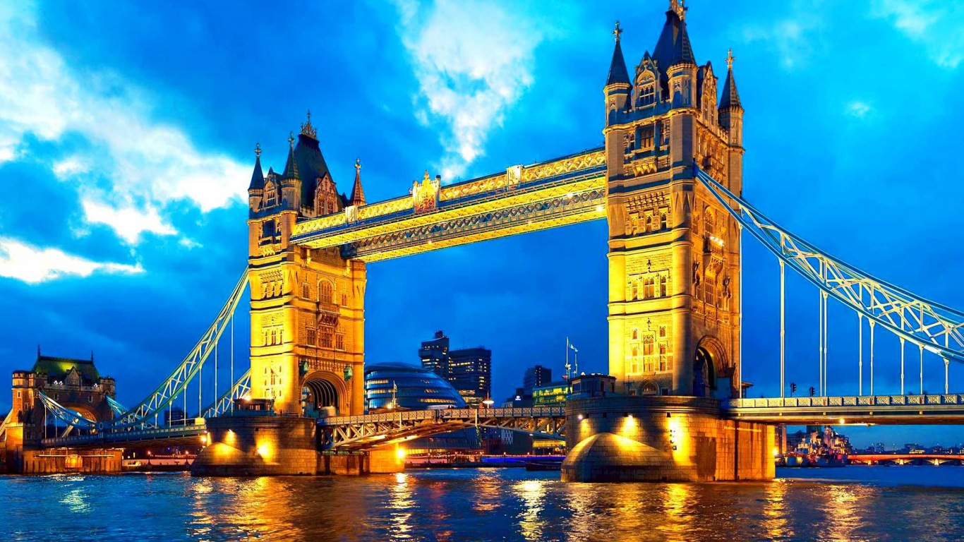 Pont de Londres Sous Ciel Bleu Pendant la Nuit. Wallpaper in 1366x768 Resolution