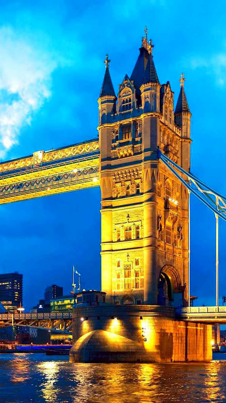 Pont de Londres Sous Ciel Bleu Pendant la Nuit. Wallpaper in 750x1334 Resolution