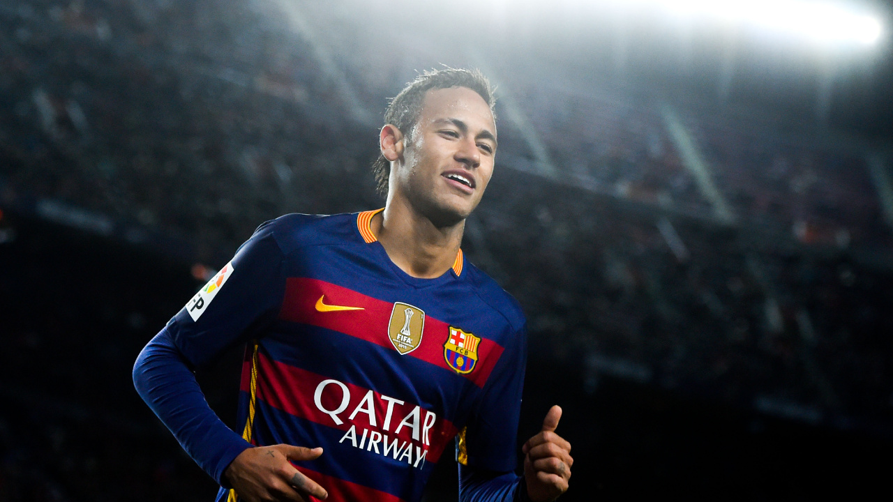 Hombre en Azul y Naranja Camiseta de Fútbol Adidas. Wallpaper in 1280x720 Resolution