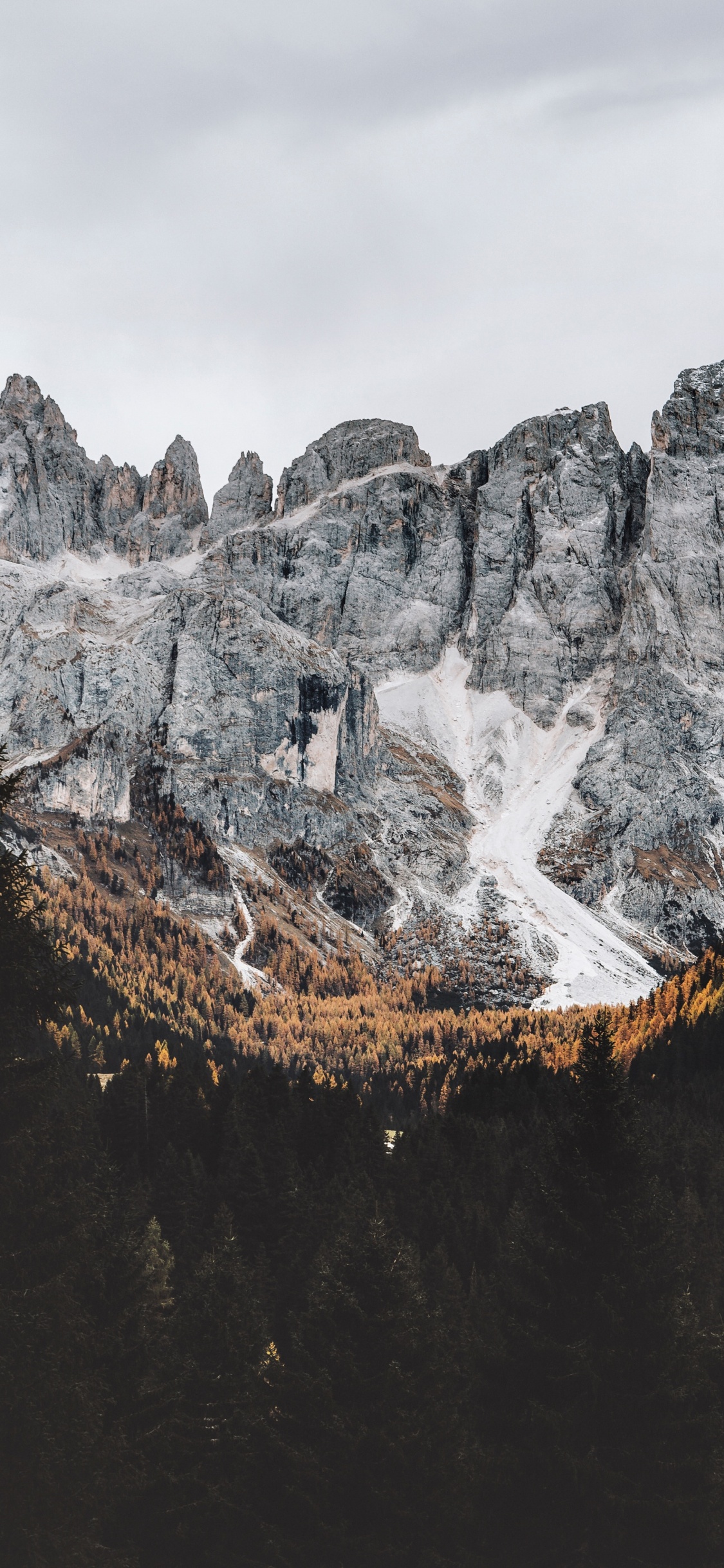 Bergigen Landschaftsformen, Bergkette, Wildnis, Naturlandschaft, Alpen. Wallpaper in 1125x2436 Resolution