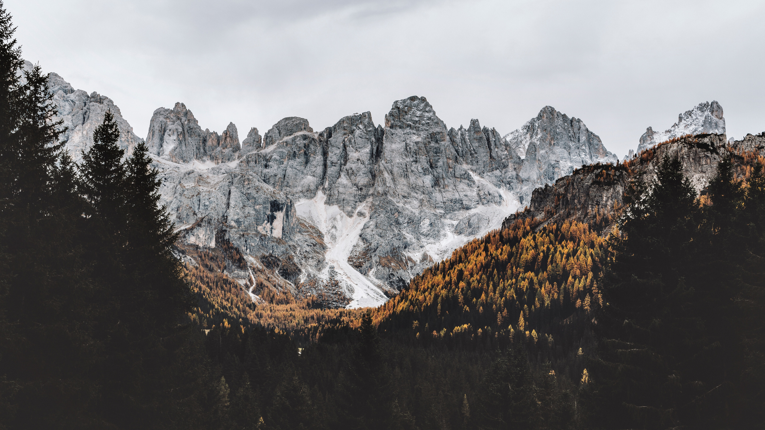 Bergigen Landschaftsformen, Bergkette, Wildnis, Naturlandschaft, Alpen. Wallpaper in 2560x1440 Resolution