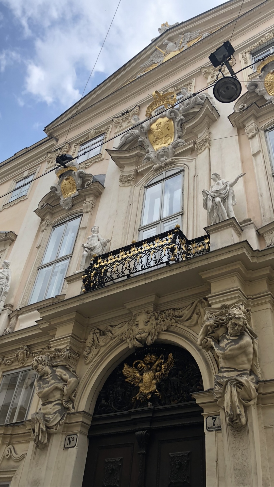 Wahrzeichen, Fenster, Klassische Architektur, Architektur, Fassade. Wallpaper in 1080x1920 Resolution