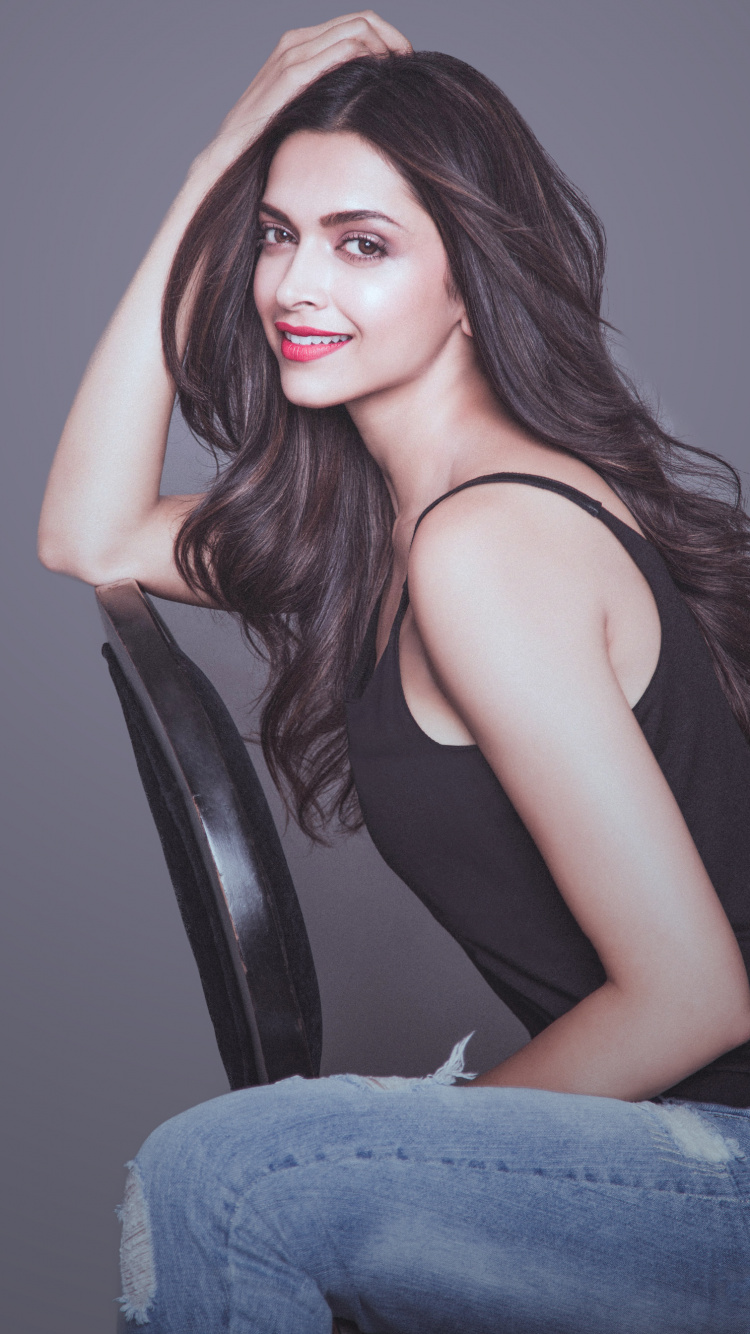 Deepika Padukone, Bollywood, Beauté, Épaule, Modèle. Wallpaper in 750x1334 Resolution
