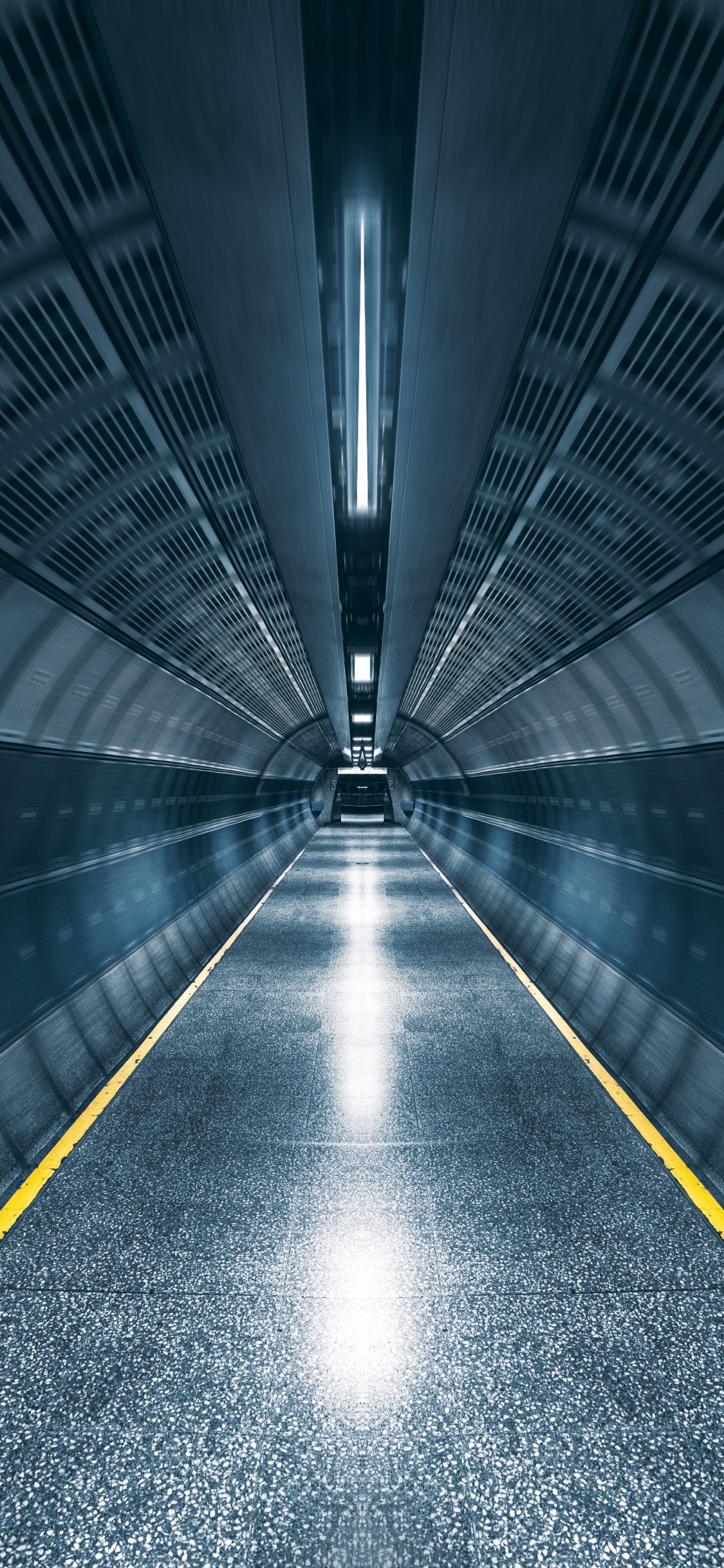 Túnel de Carretera Gris y Amarillo. Wallpaper in 1125x2436 Resolution