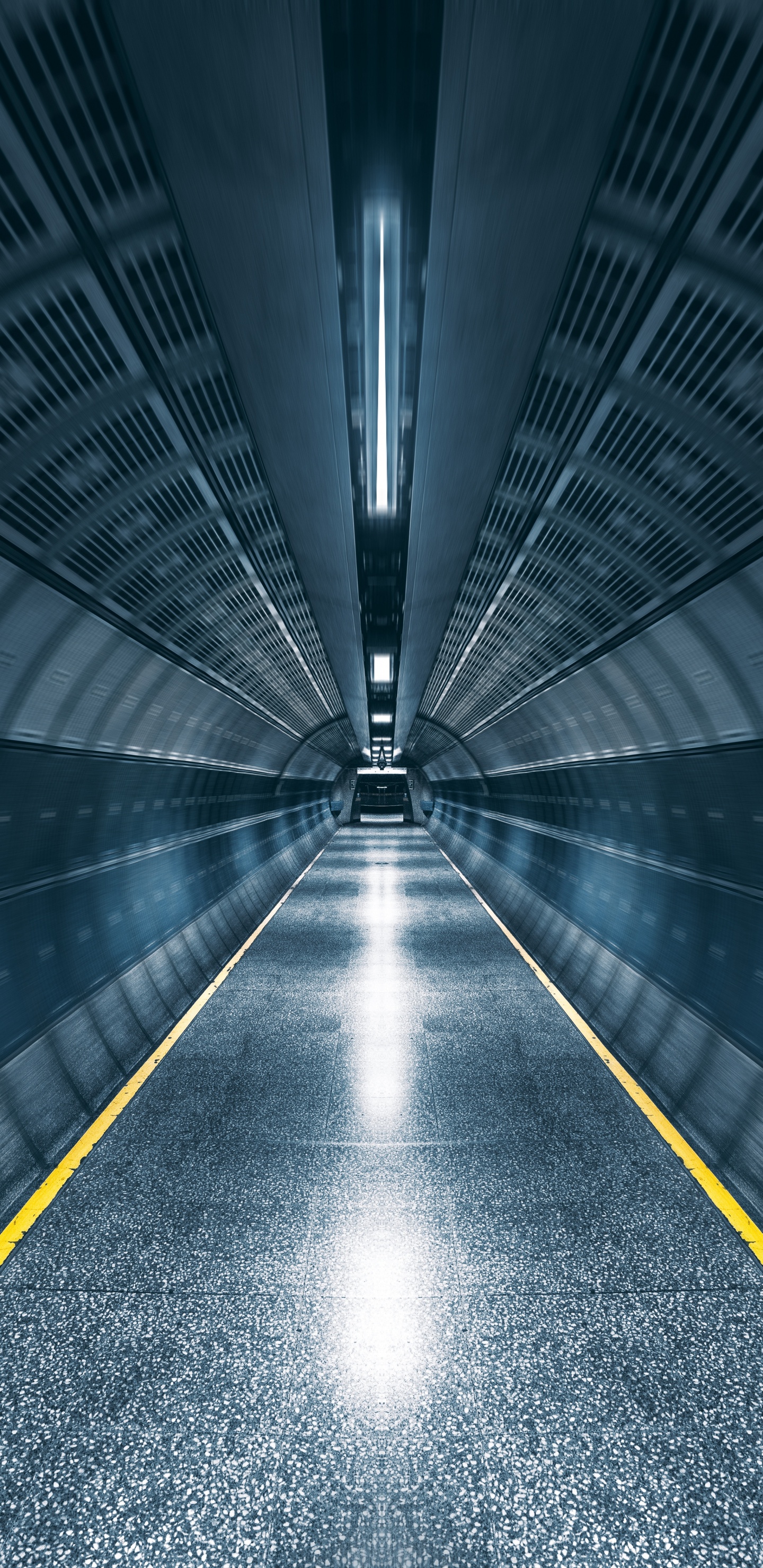 Grauer Und Gelber Straßentunnel. Wallpaper in 1440x2960 Resolution