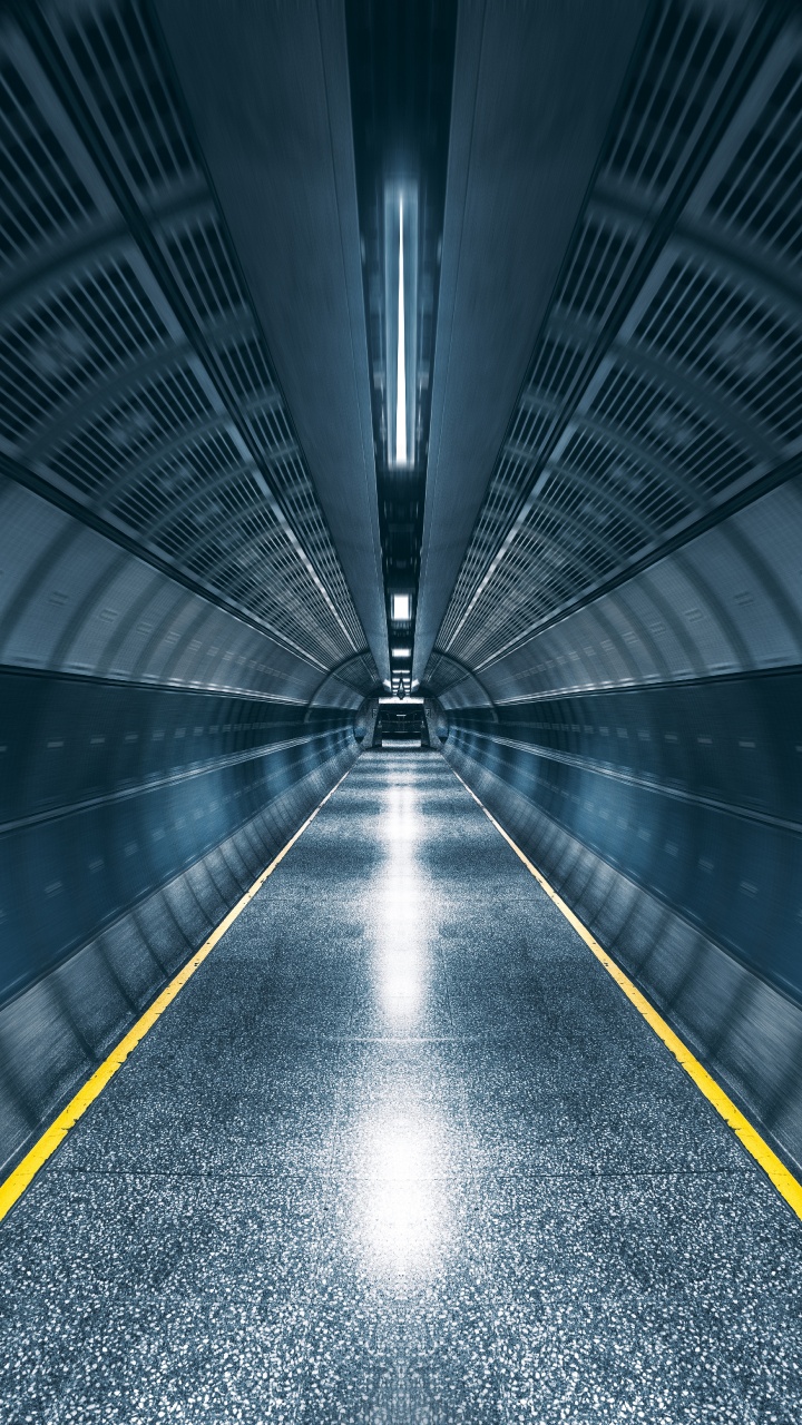 Grauer Und Gelber Straßentunnel. Wallpaper in 720x1280 Resolution