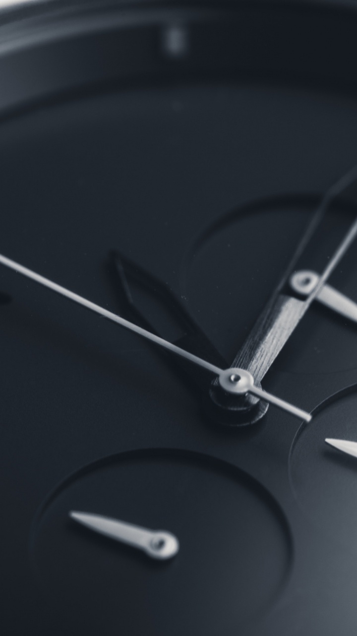 Montre Analogique Noir et Argent. Wallpaper in 720x1280 Resolution