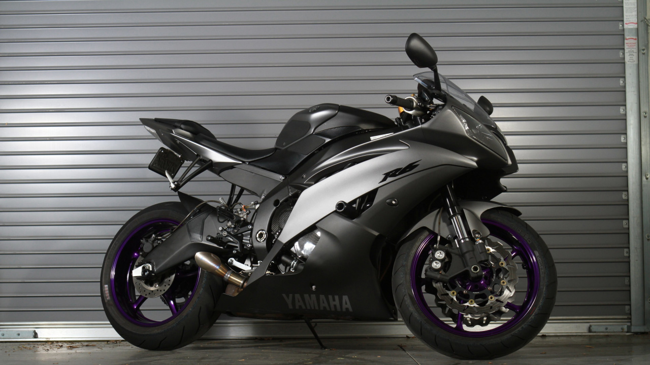 Black and Silver Sports Bike. Wallpaper in 1280x720 Resolution