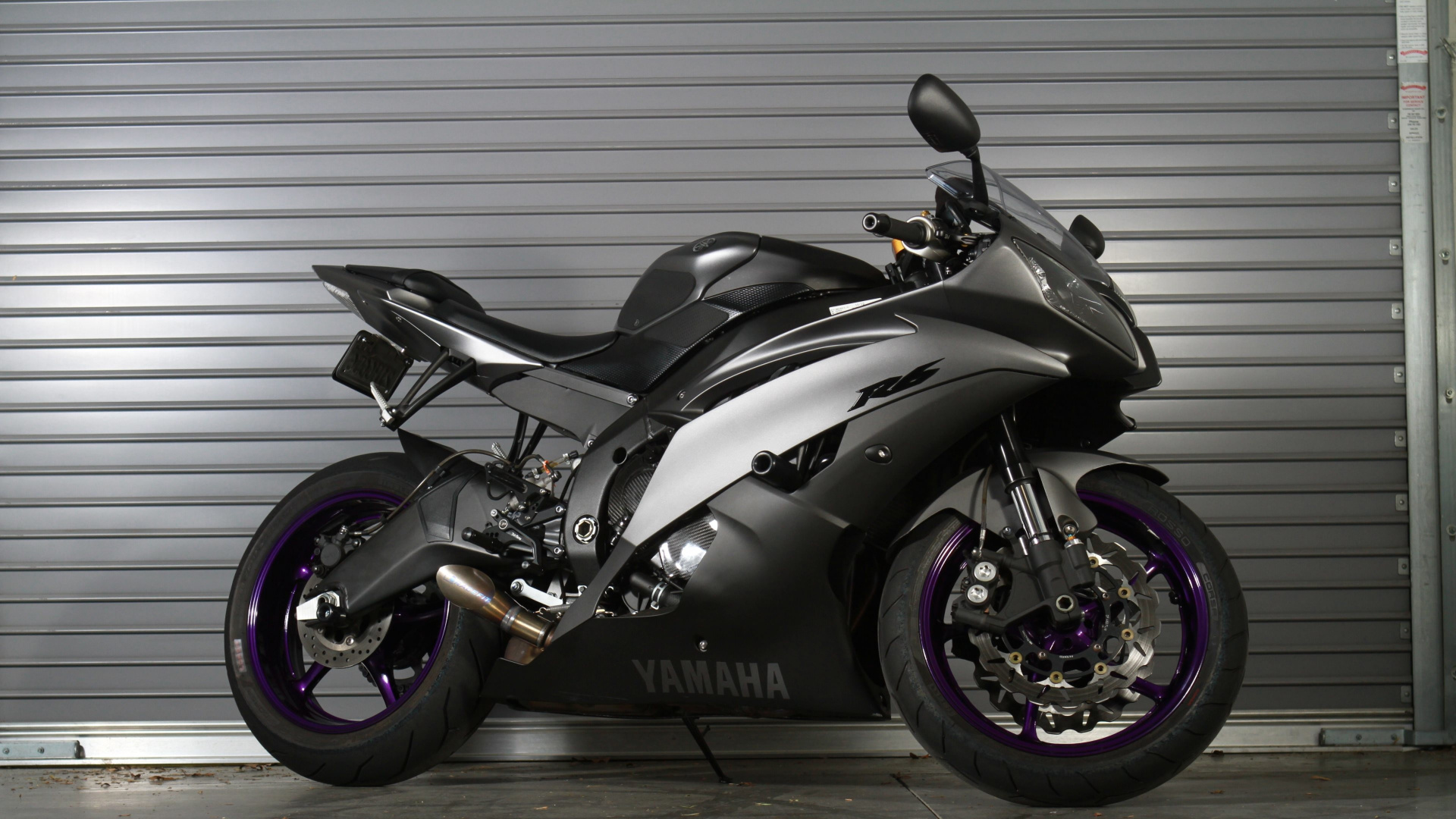 Black and Silver Sports Bike. Wallpaper in 1920x1080 Resolution